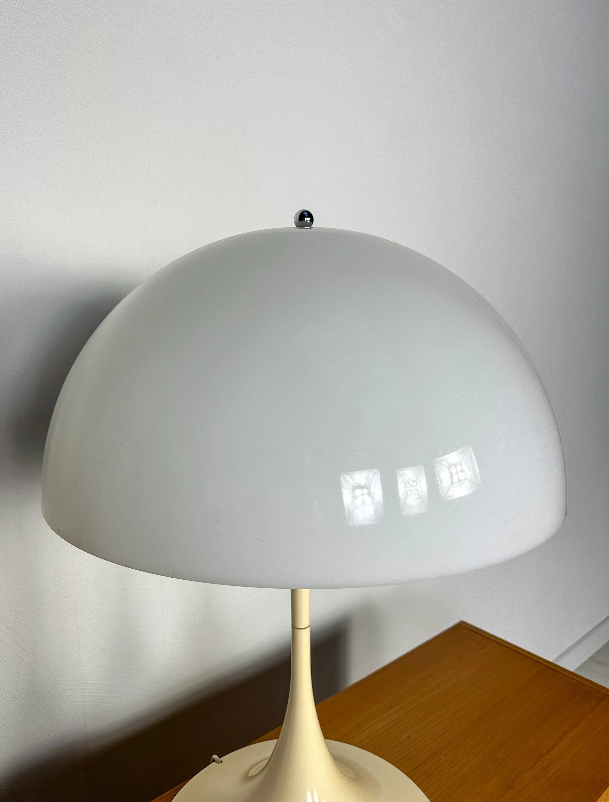 First_Edition_Panthella_Table_Lamp_by_Verner_Panton_for_Louis_Poulsen,_Danish_Design,_1971