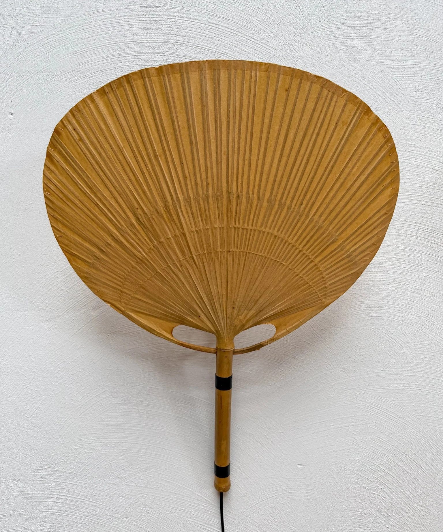 Set_of_2_Uchiwa_III_Wall_Lamps_by_Ingo_Maurer_for_M-Design,_Bamboo_and_Paper,_Germany,_1973