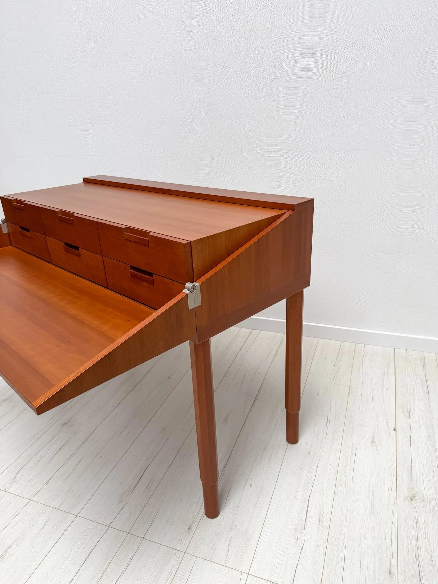 Cherry_Wood_Secretary_Desk_by_Antonio_Citterio_for_B&B_Italia,_Italian_Postmodern_Design,_circa_1985