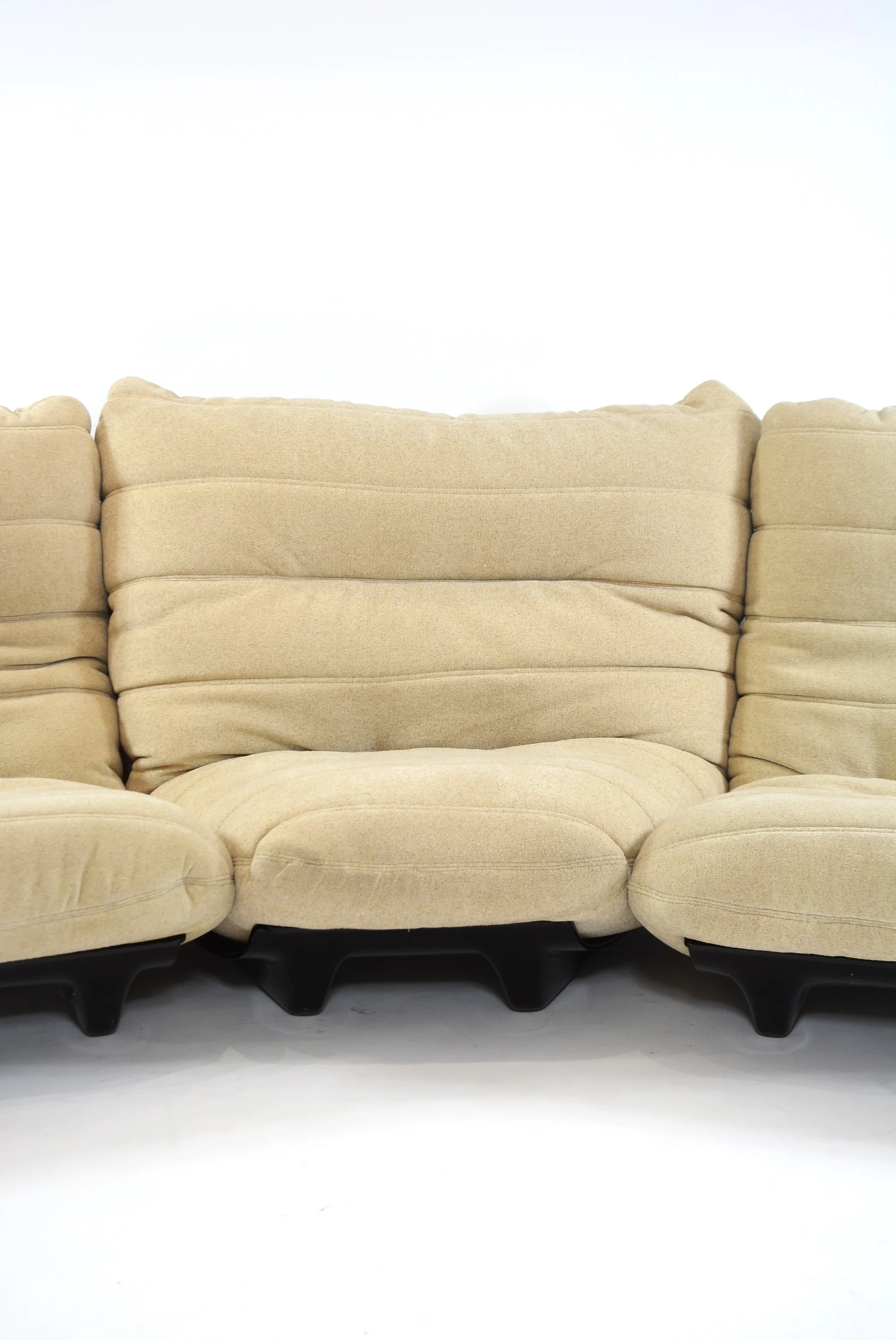 Marsala_Ligne_Roset_light_beige_chaise_lounge_and_footstool_1970s