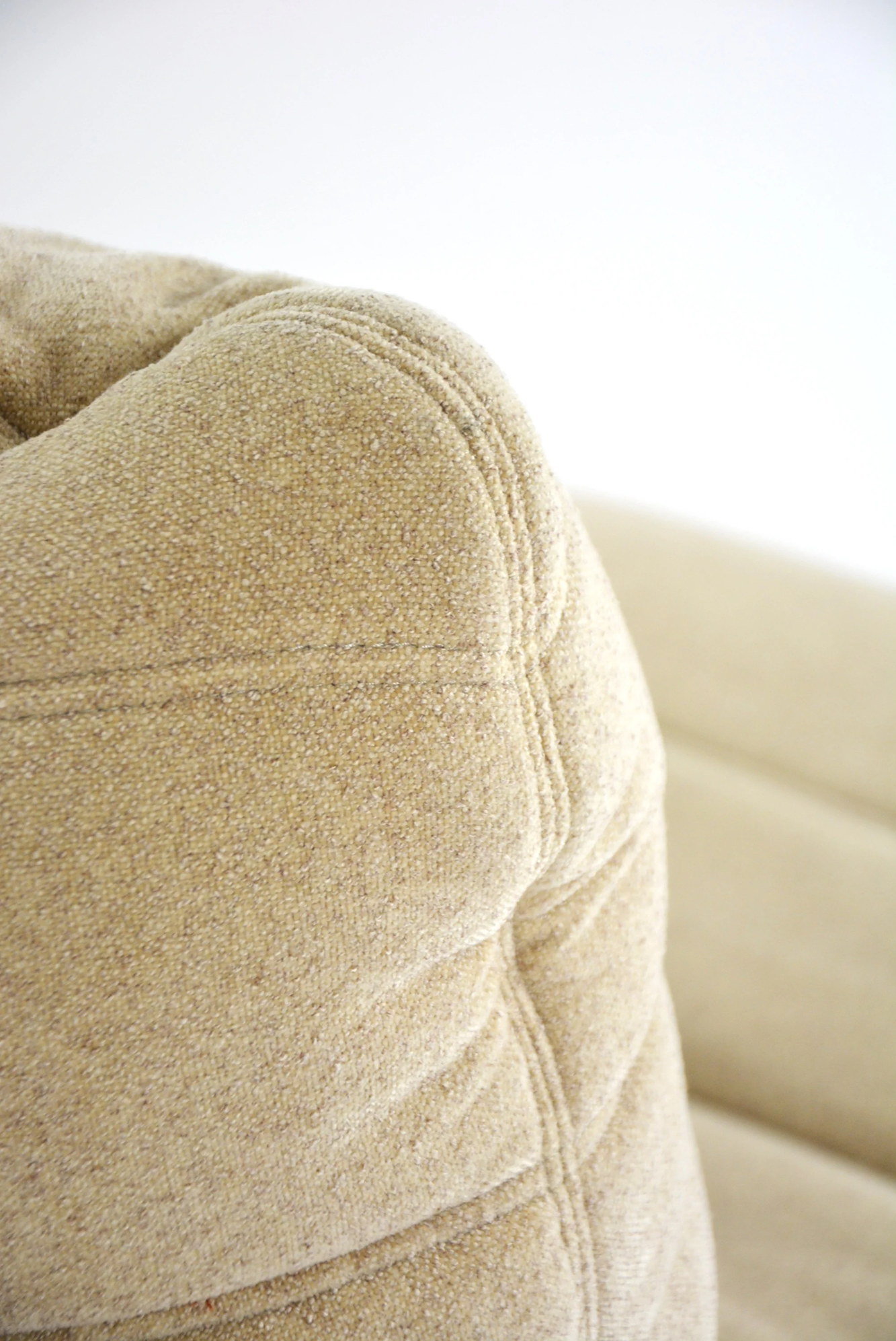 Marsala_Ligne_Roset_light_beige_chaise_lounge_and_footstool_1970s