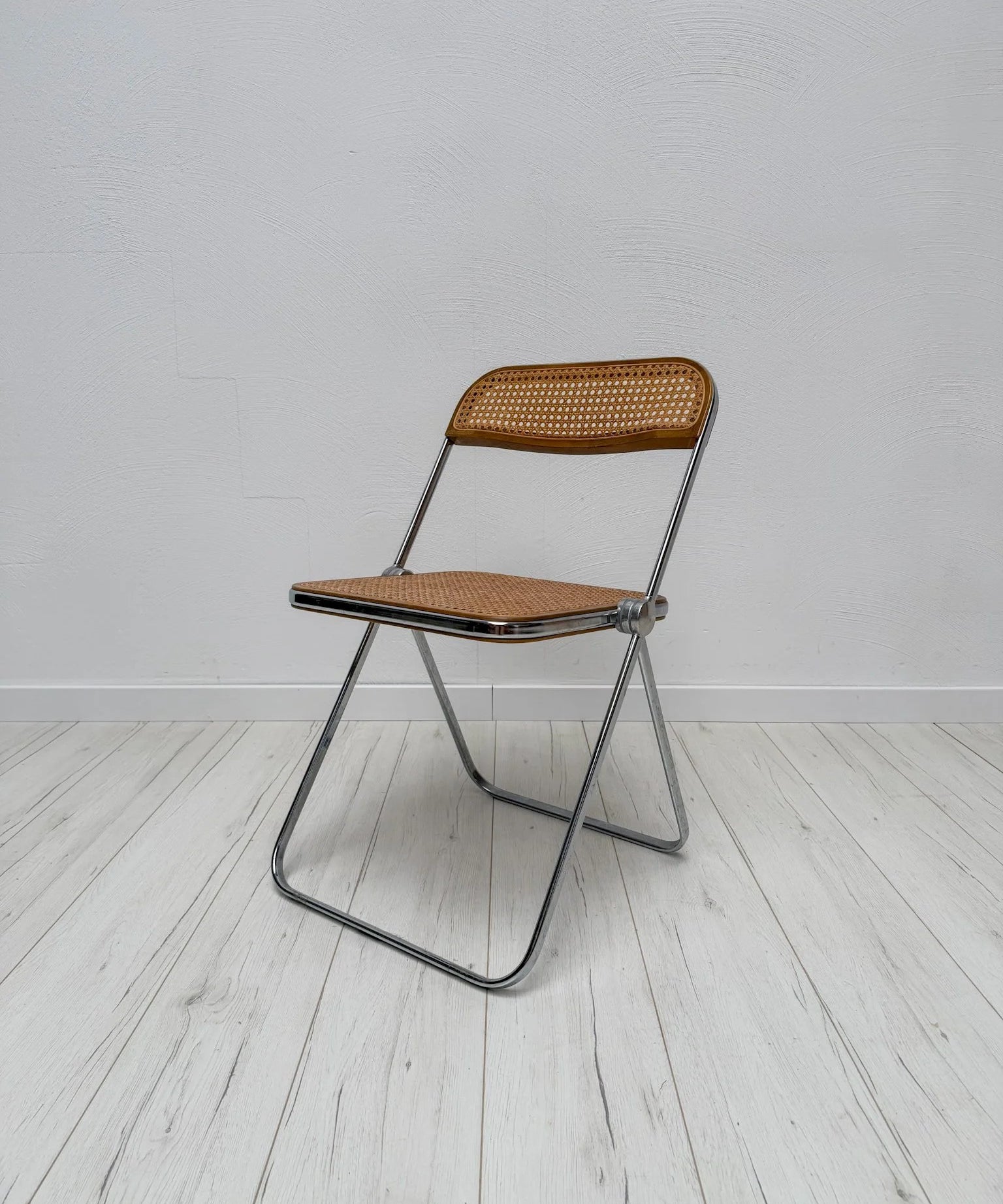 1960s_Plia_Folding_Chair_by_Giancarlo_Piretti_for_Anonima_Castelli,_Chrome,_Walnut_and_Cane_Wicker,_Italy