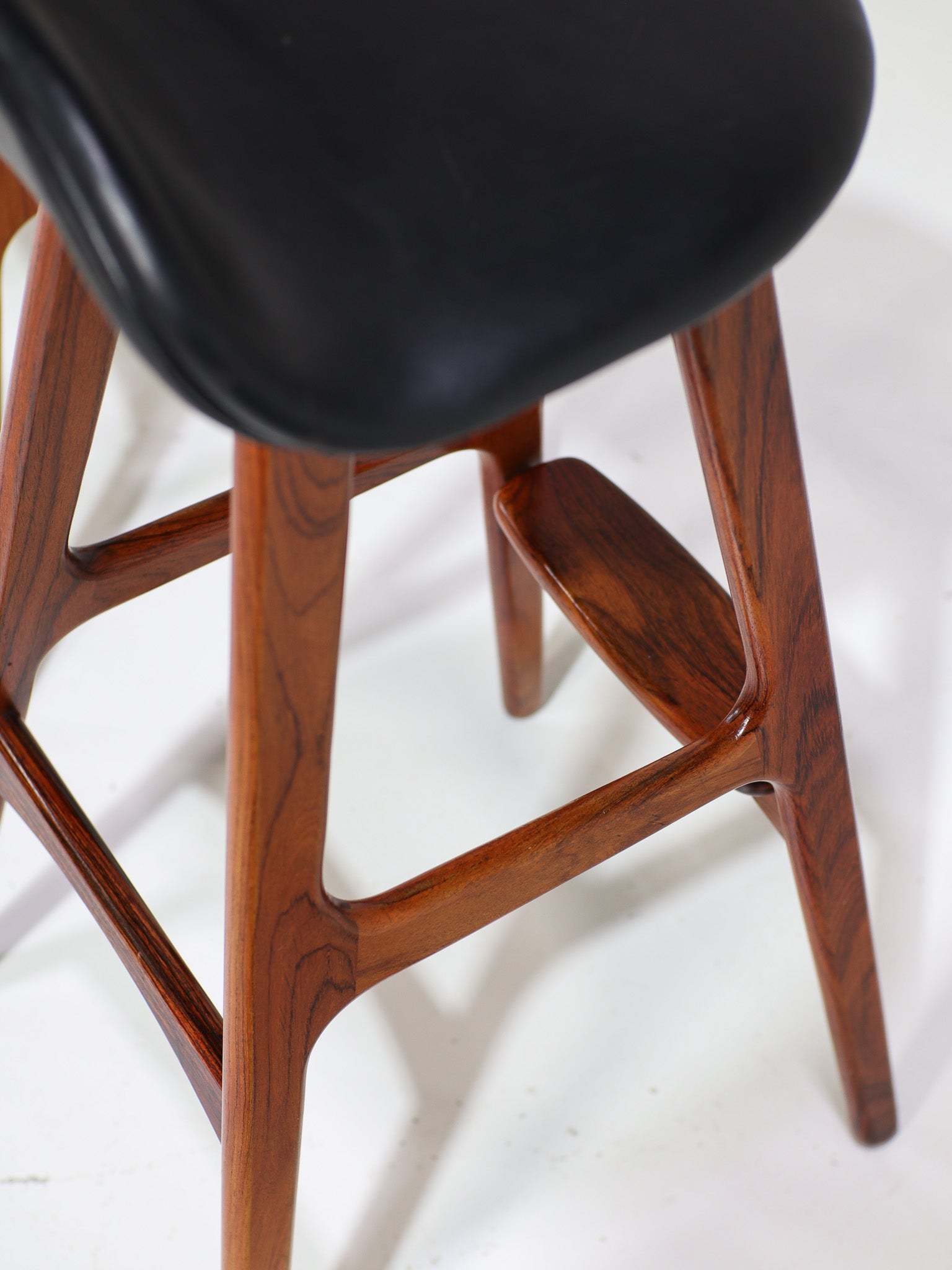 Set_of_2_OD-61_Bar_Stools_by_Erik_Buch_in_Rosewood_and_Leather,_Denmark_1960s