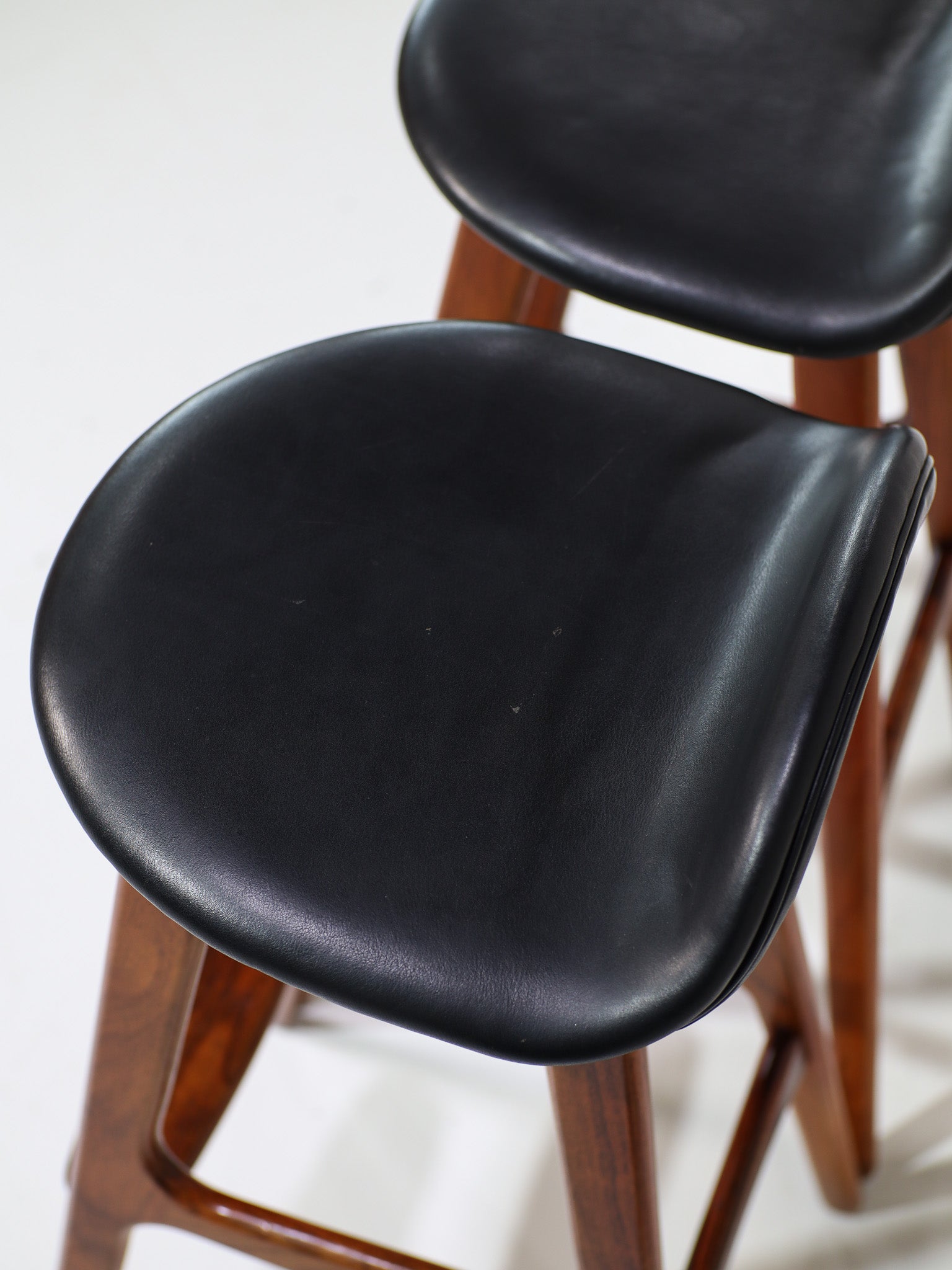 Set_of_2_OD-61_Bar_Stools_by_Erik_Buch_in_Rosewood_and_Leather,_Denmark_1960s