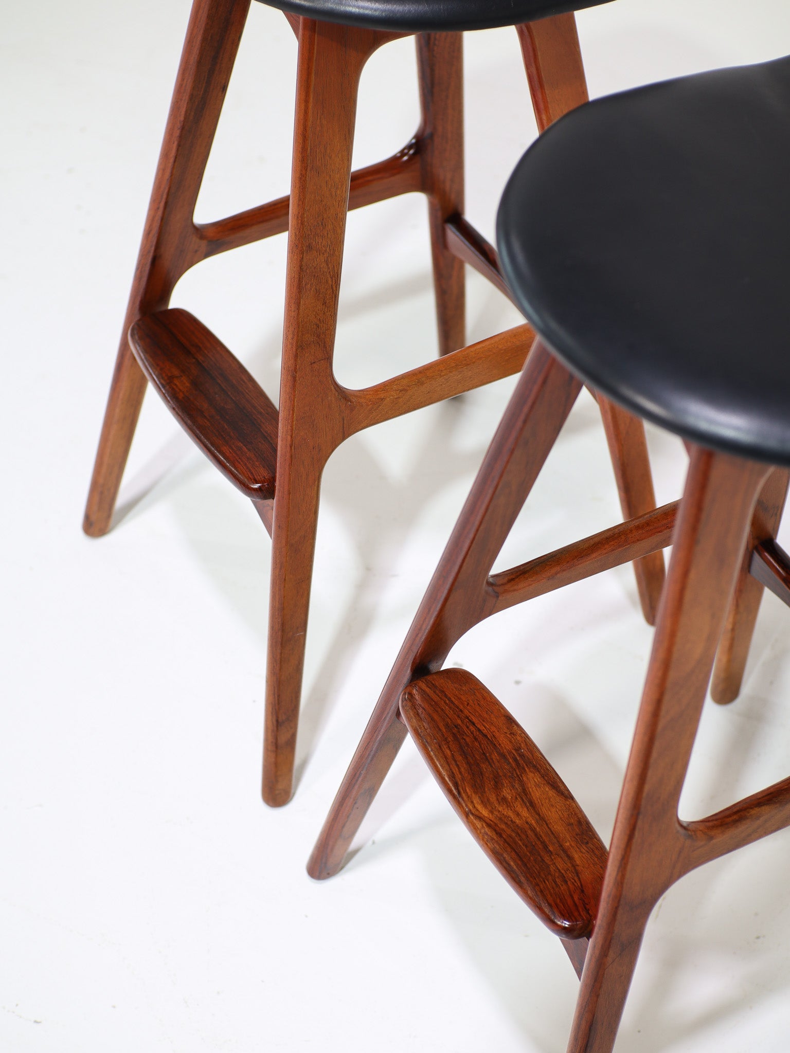 Set_of_2_OD-61_Bar_Stools_by_Erik_Buch_in_Rosewood_and_Leather,_Denmark_1960s