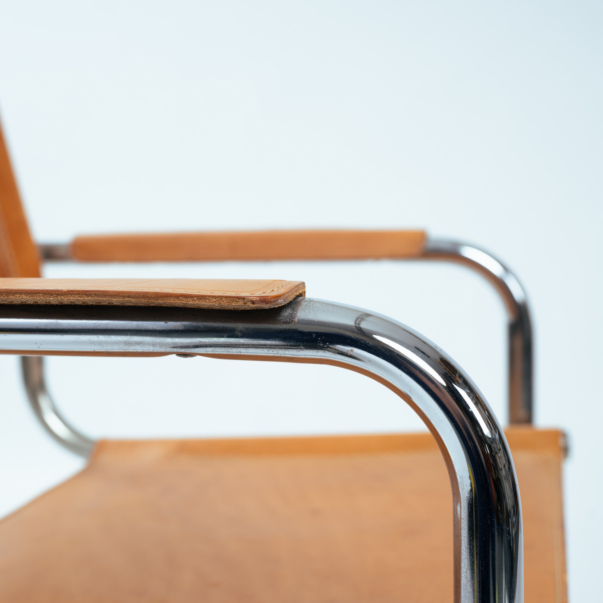 Set_of_4_B34_Cantilever_Dining_Chairs_by_Marcel_Breuer,_Cognac_Saddle_Leather_and_Chrome,_Bauhaus_Design