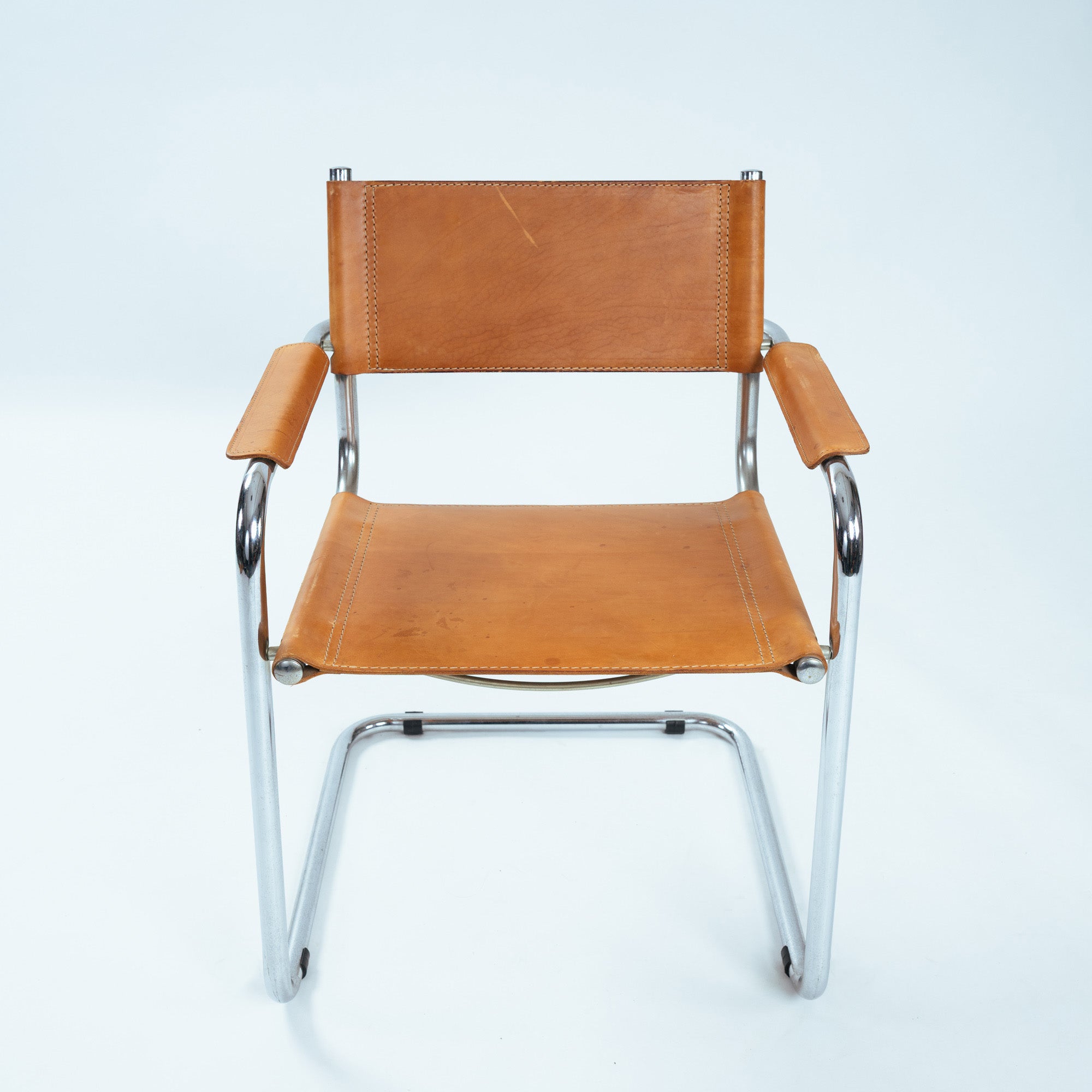 Set_of_4_B34_Cantilever_Dining_Chairs_by_Marcel_Breuer,_Cognac_Saddle_Leather_and_Chrome,_Bauhaus_Design
