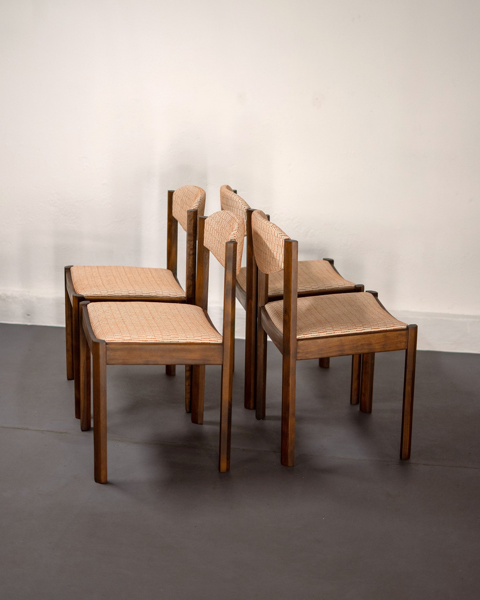Set_of_4_Scandinavian_Dining_Chairs_made_of_Beech,_1960's