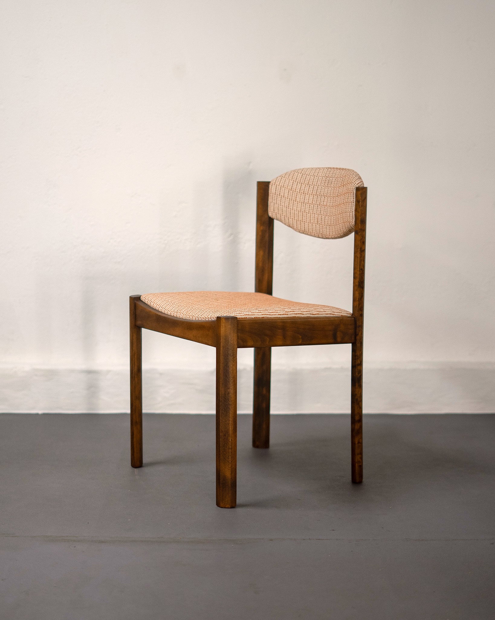 Set_of_4_Scandinavian_Dining_Chairs_made_of_Beech,_1960's