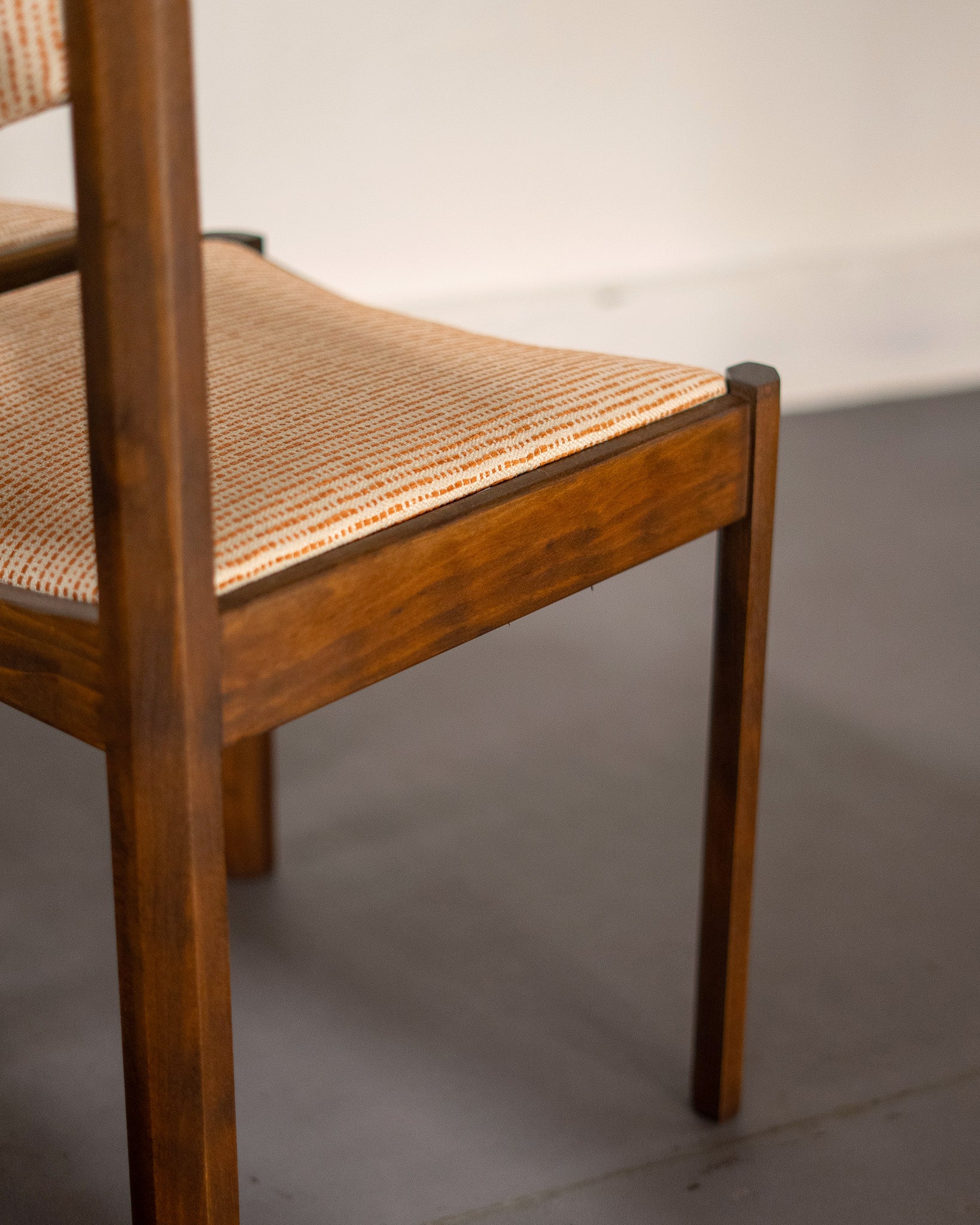 Set_of_4_Scandinavian_Dining_Chairs_made_of_Beech,_1960's