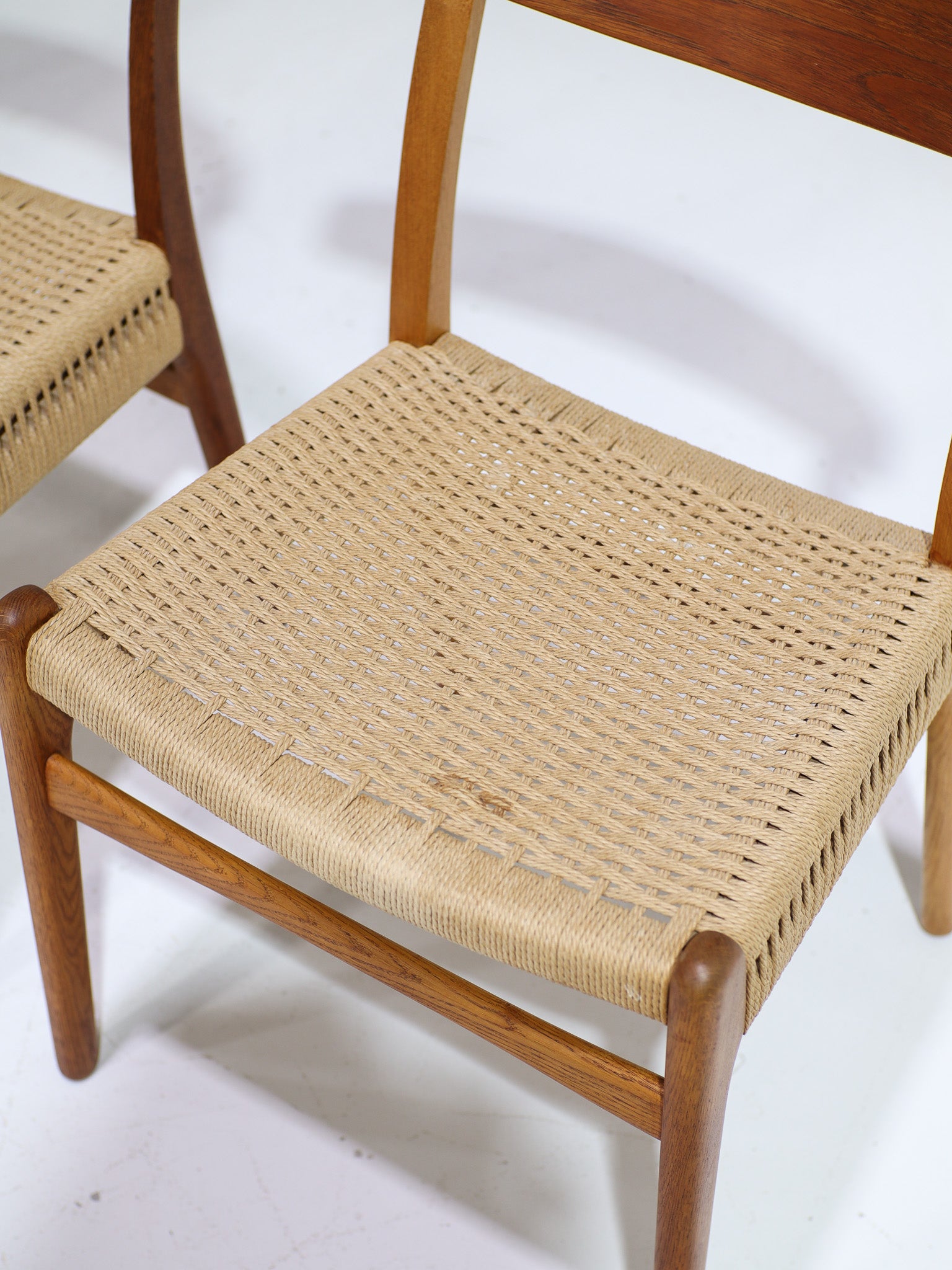 Set_of_4_CH23_Dining_Chairs_by_Hans_J._Wegner_for_Carl_Hansen_&_Son,_Denmark_1950s