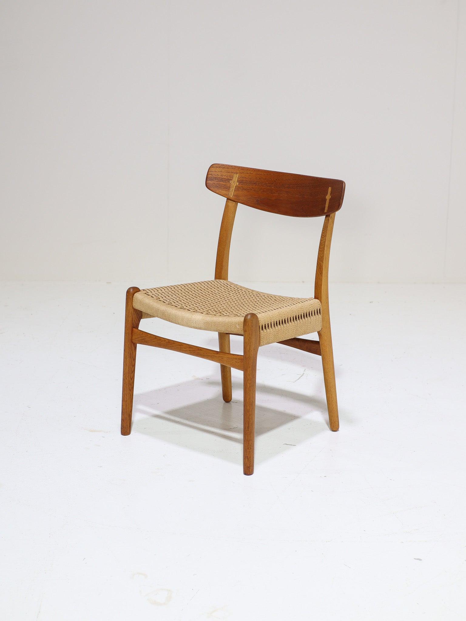 Set_of_4_CH23_Dining_Chairs_by_Hans_J._Wegner_for_Carl_Hansen_&_Son,_Denmark_1950s