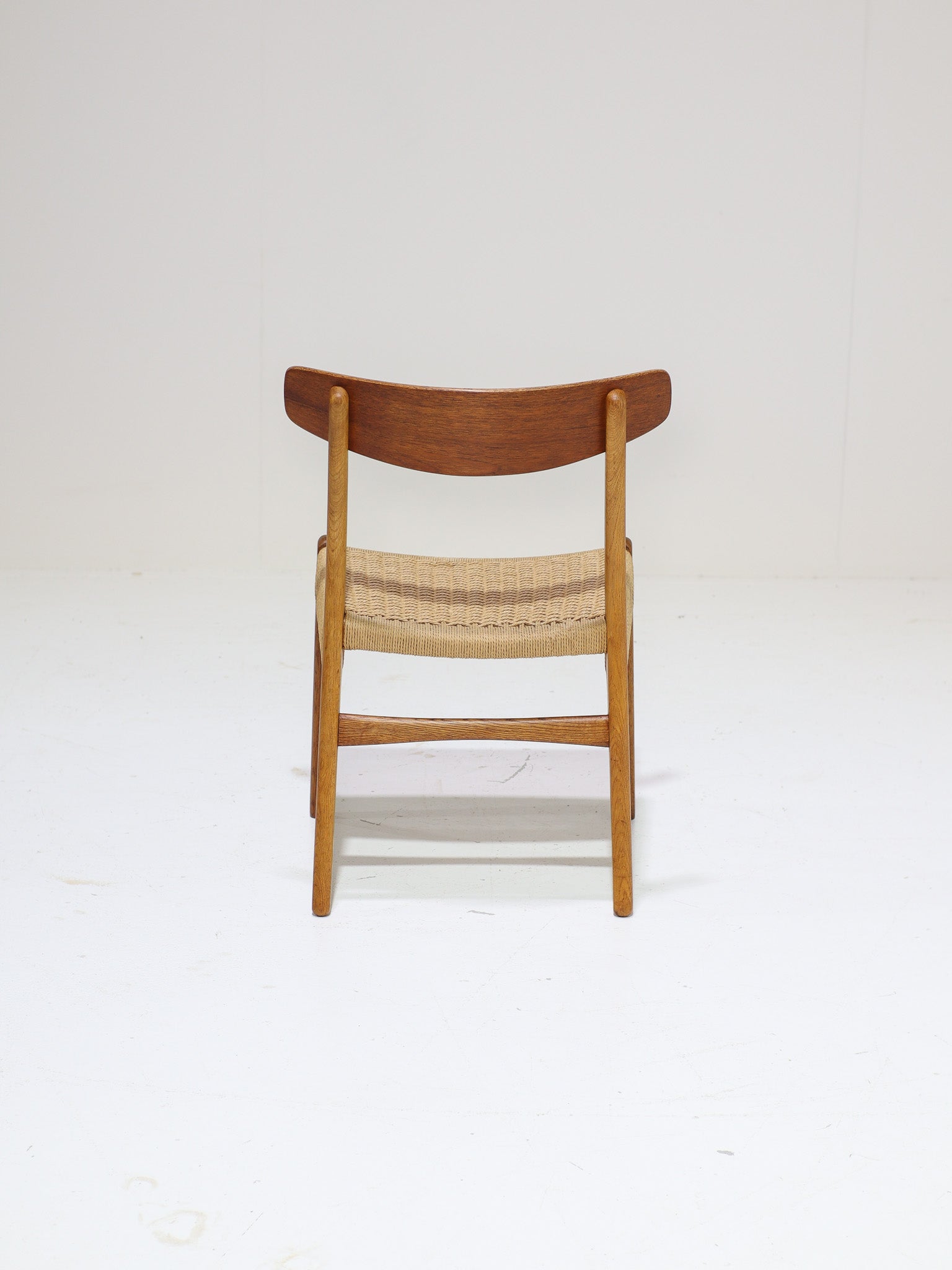 Set_of_4_CH23_Dining_Chairs_by_Hans_J._Wegner_for_Carl_Hansen_&_Son,_Denmark_1950s