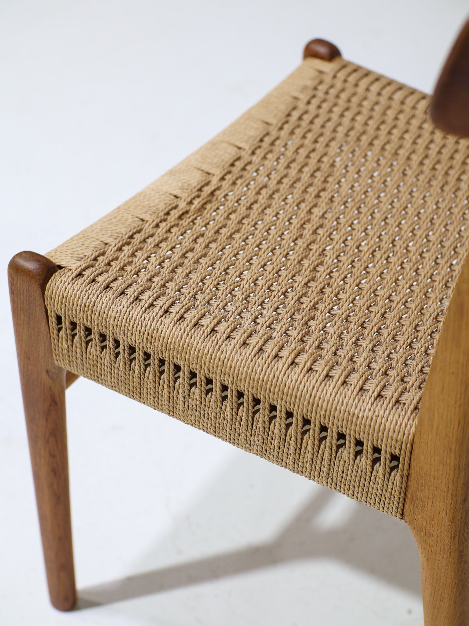 Set_of_4_CH23_Dining_Chairs_by_Hans_J._Wegner_for_Carl_Hansen_&_Son,_Denmark_1950s