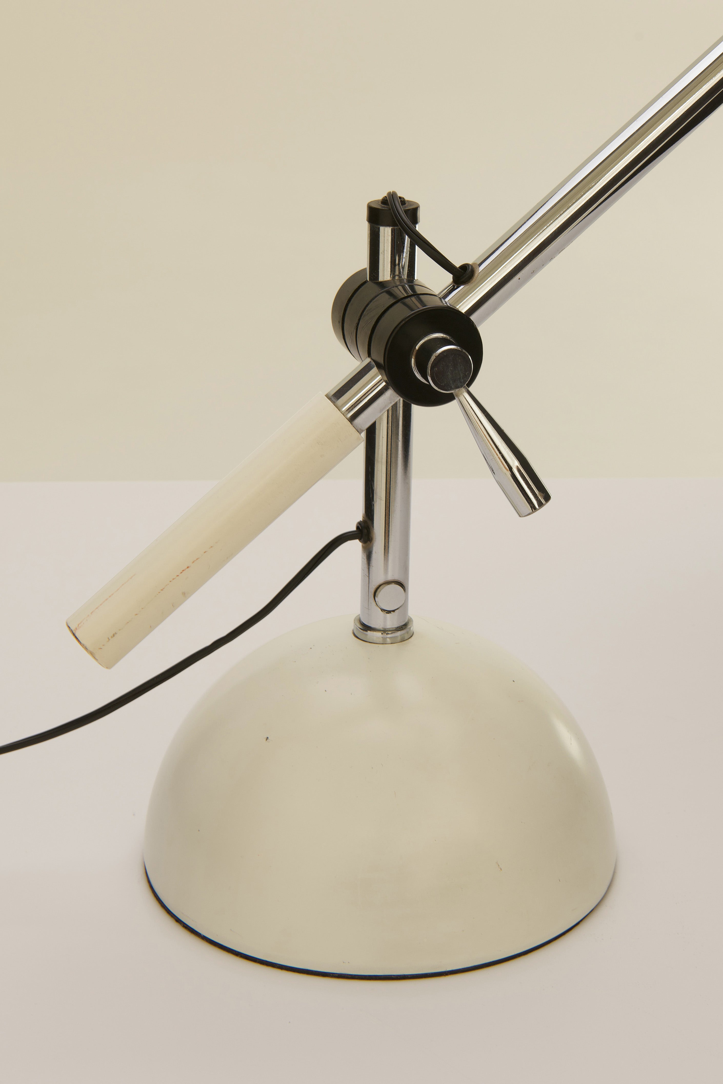 1960s_Italian_Desk_Lamp_in_Gino_Sarfatti_style