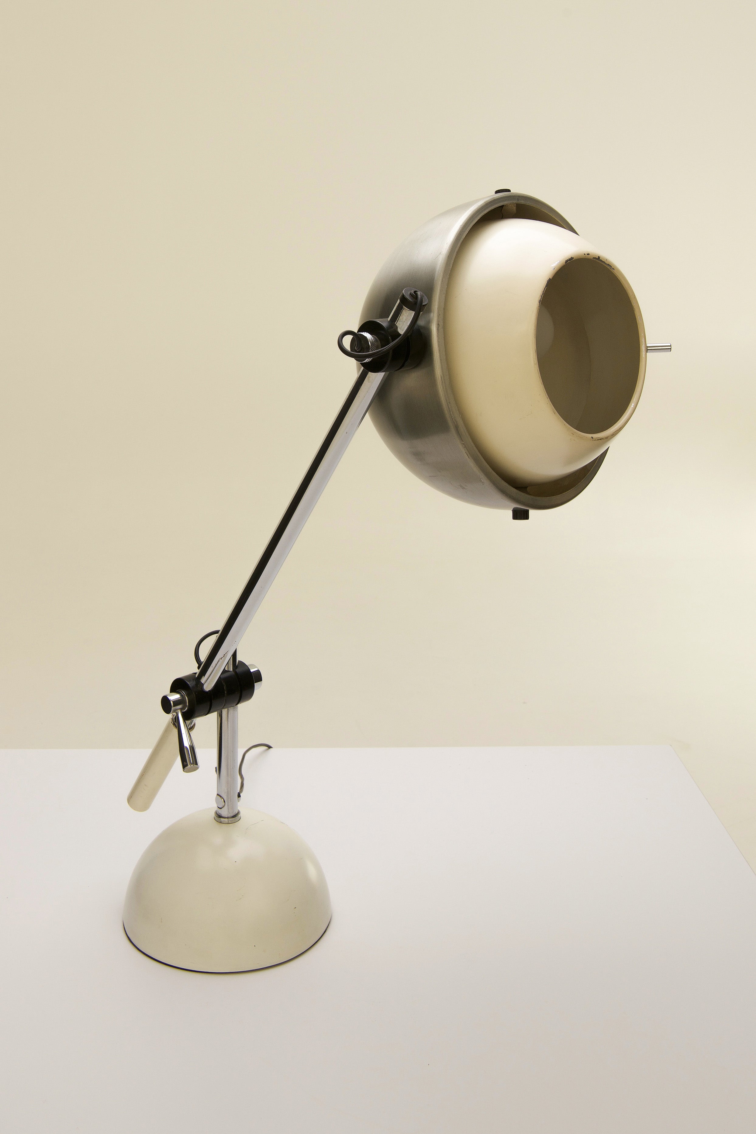 1960s_Italian_Desk_Lamp_in_Gino_Sarfatti_style