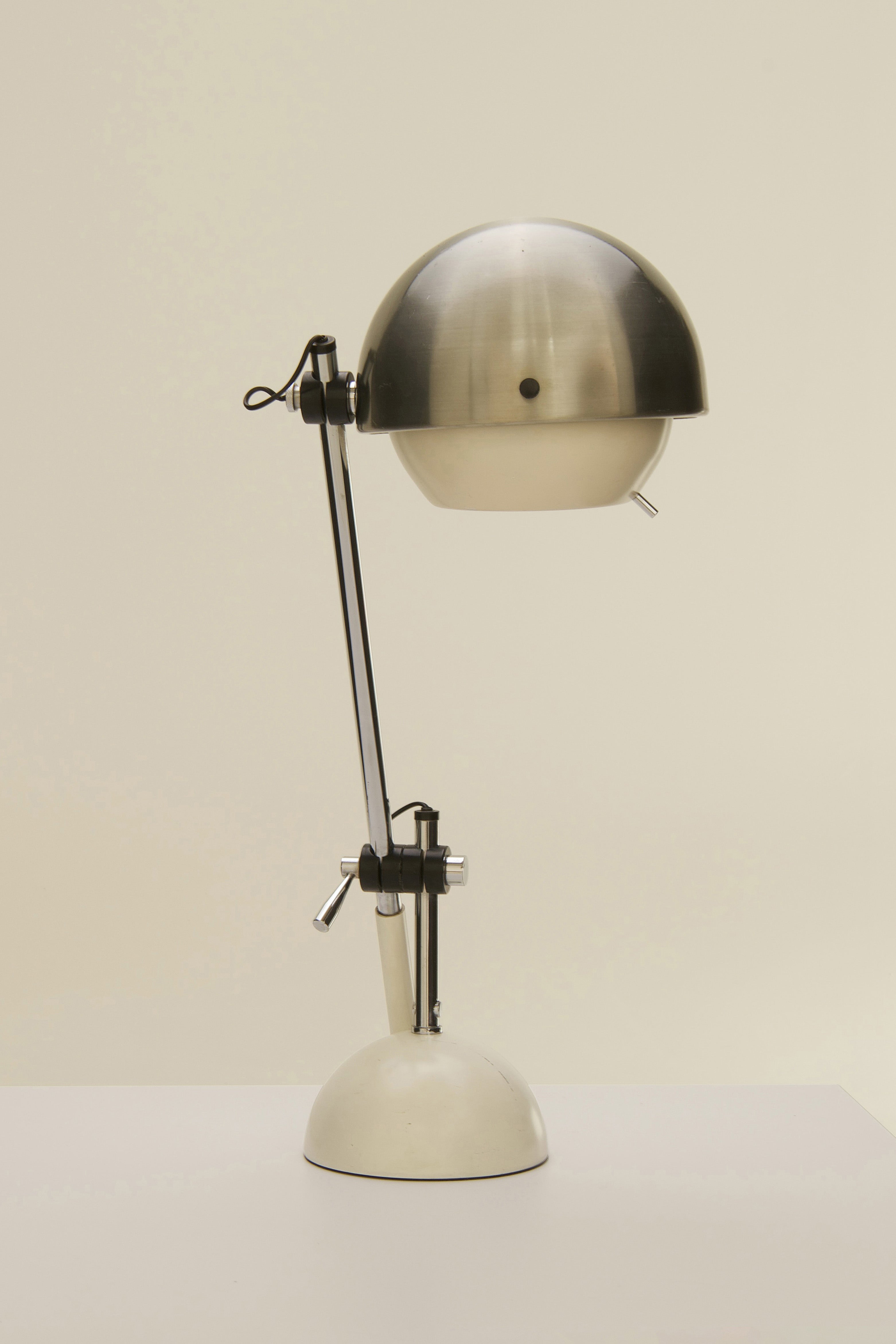 1960s_Italian_Desk_Lamp_in_Gino_Sarfatti_style