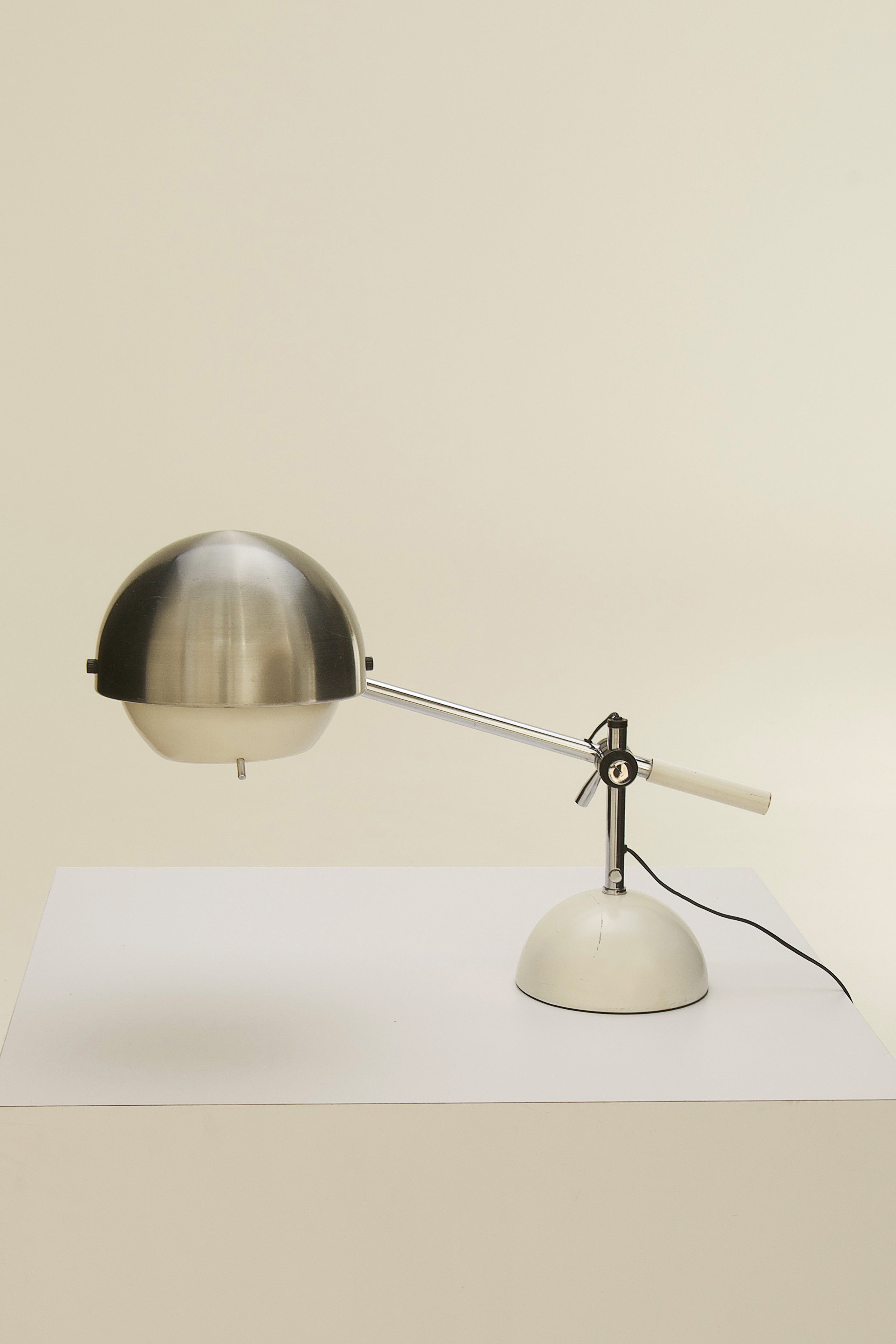 1960s_Italian_Desk_Lamp_in_Gino_Sarfatti_style