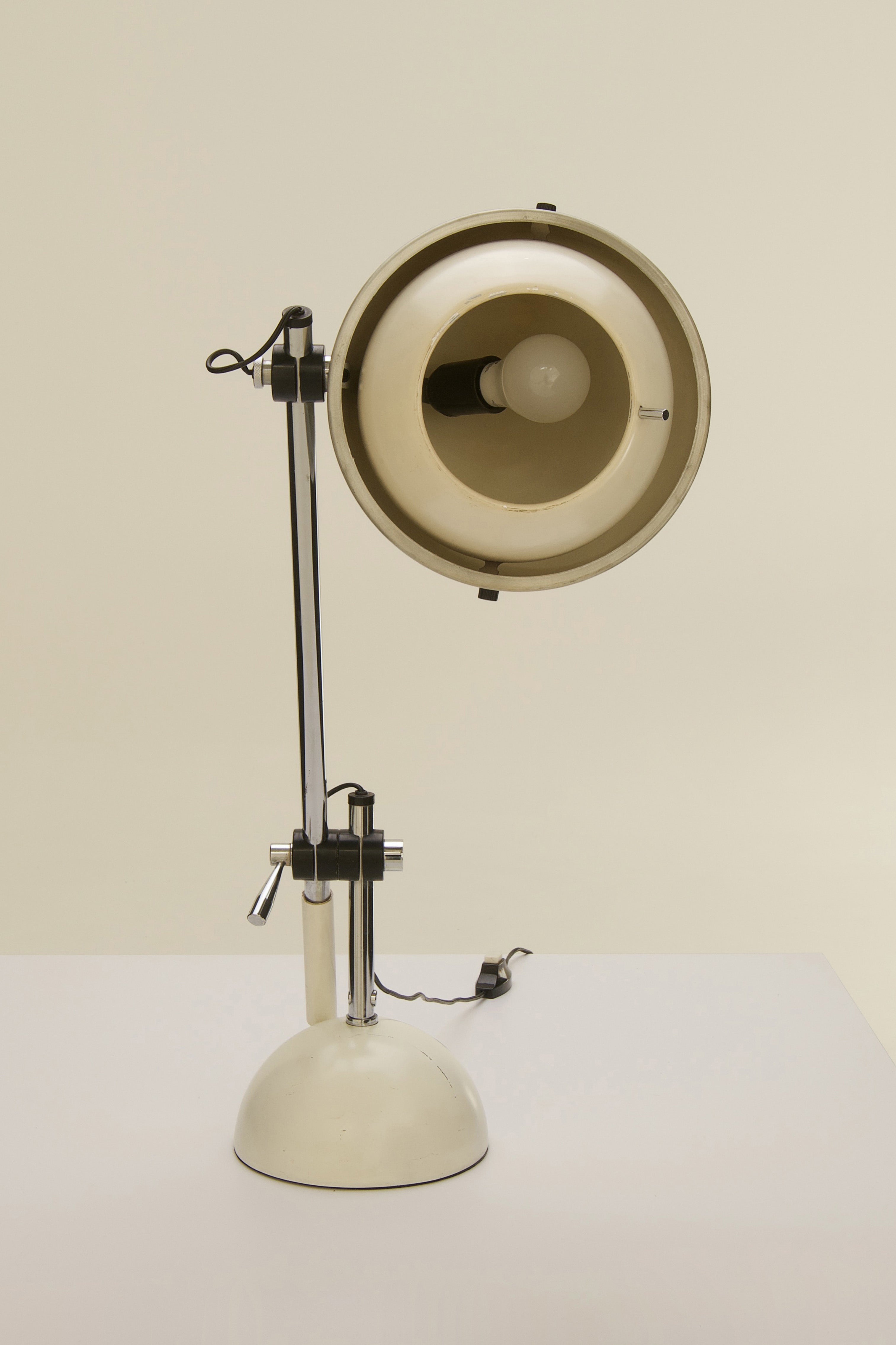 1960s_Italian_Desk_Lamp_in_Gino_Sarfatti_style