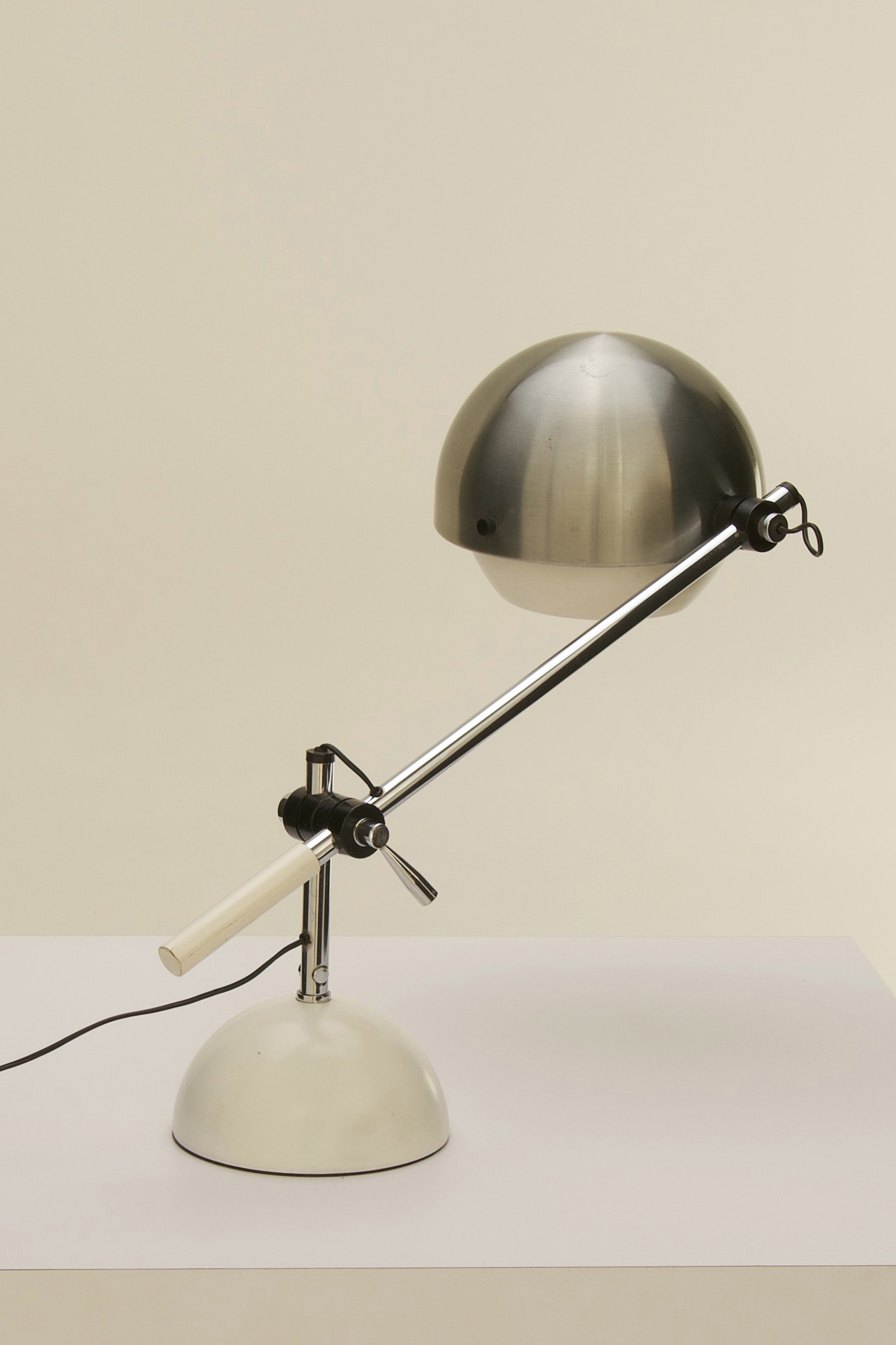1960s_Italian_Desk_Lamp_in_Gino_Sarfatti_style