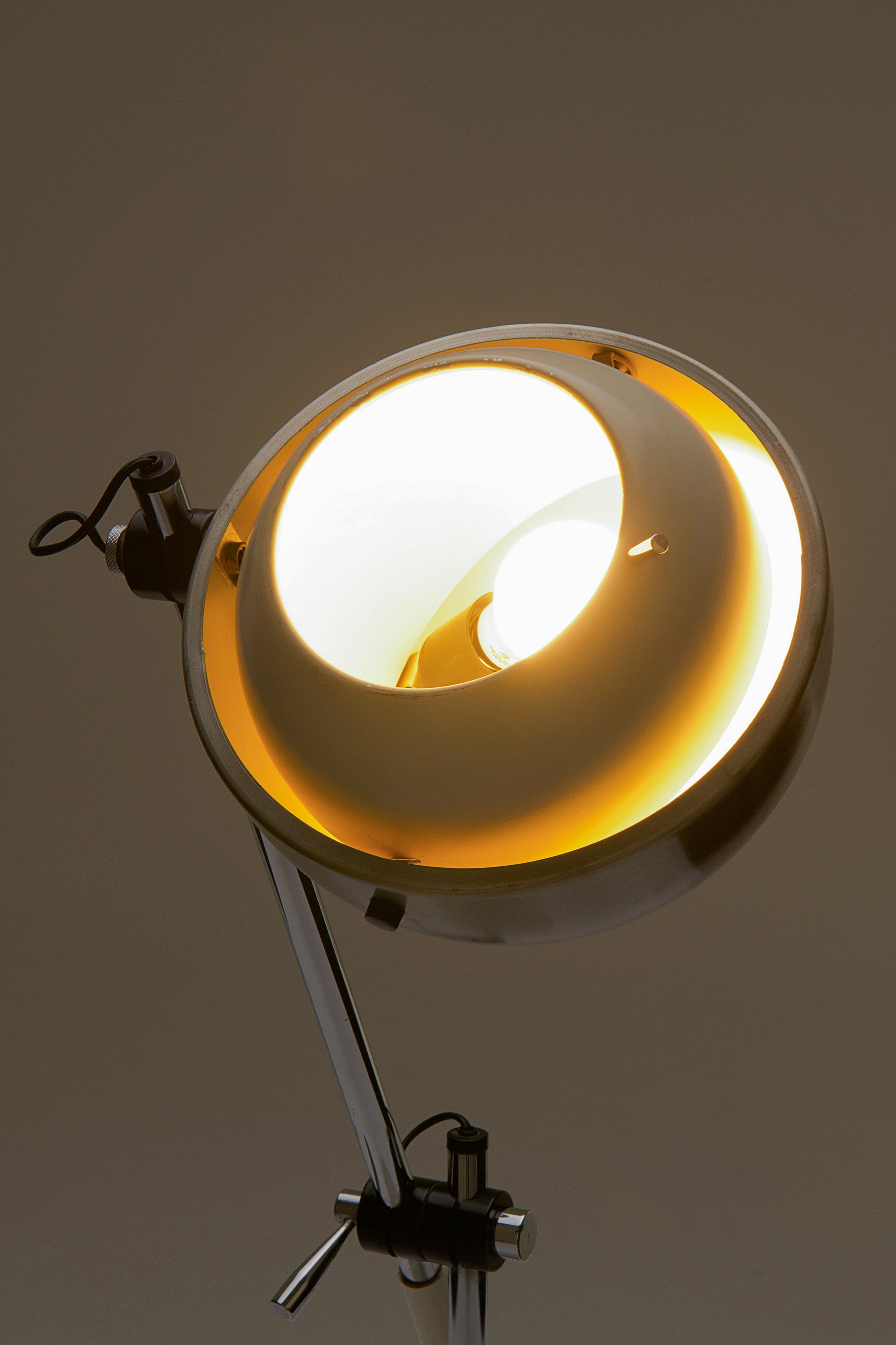 1960s_Italian_Desk_Lamp_in_Gino_Sarfatti_style