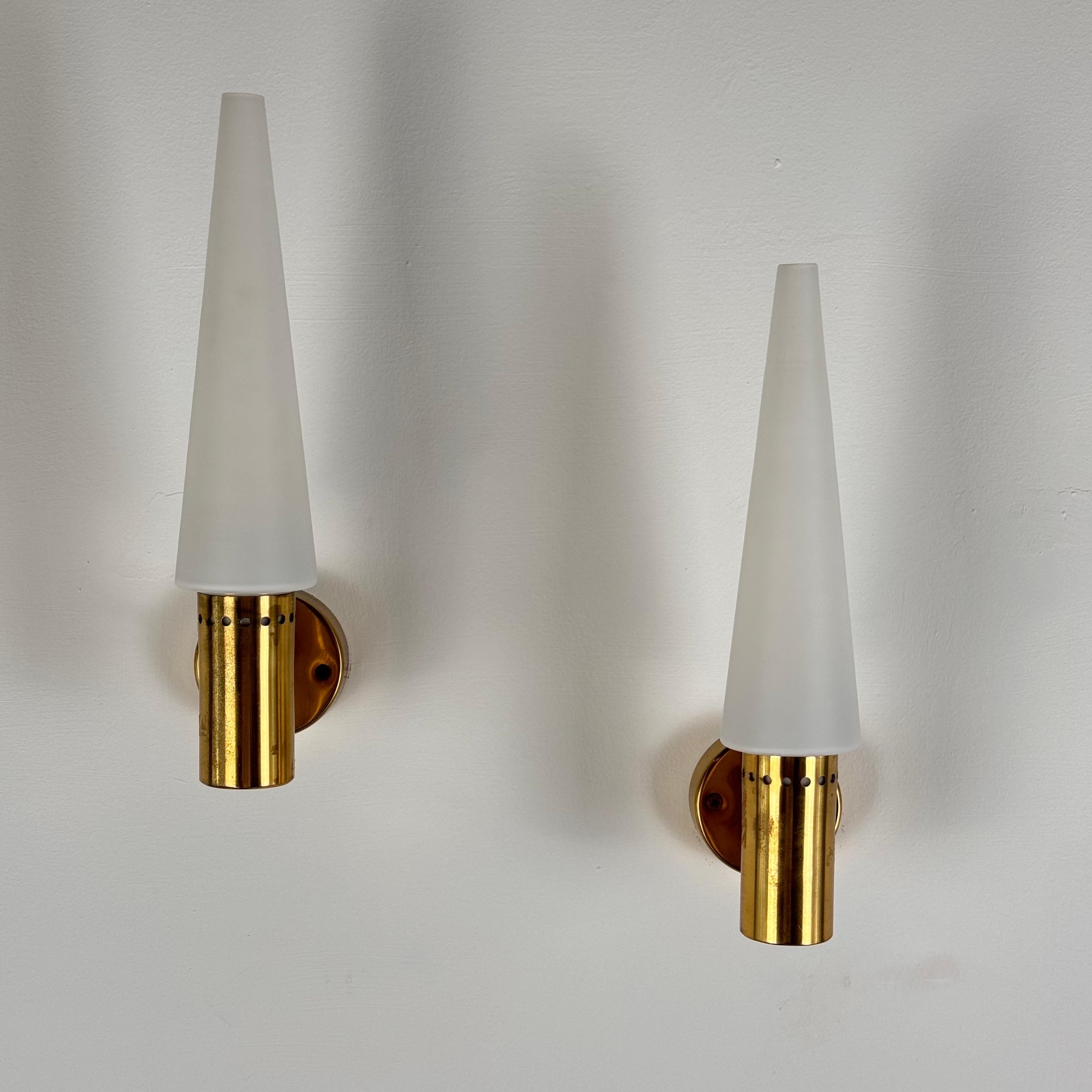 Set_of_2_Hans-Agne_Jakobsson_Brass_and_White_Opaline_Glass_Wall_Lights,_1960s
