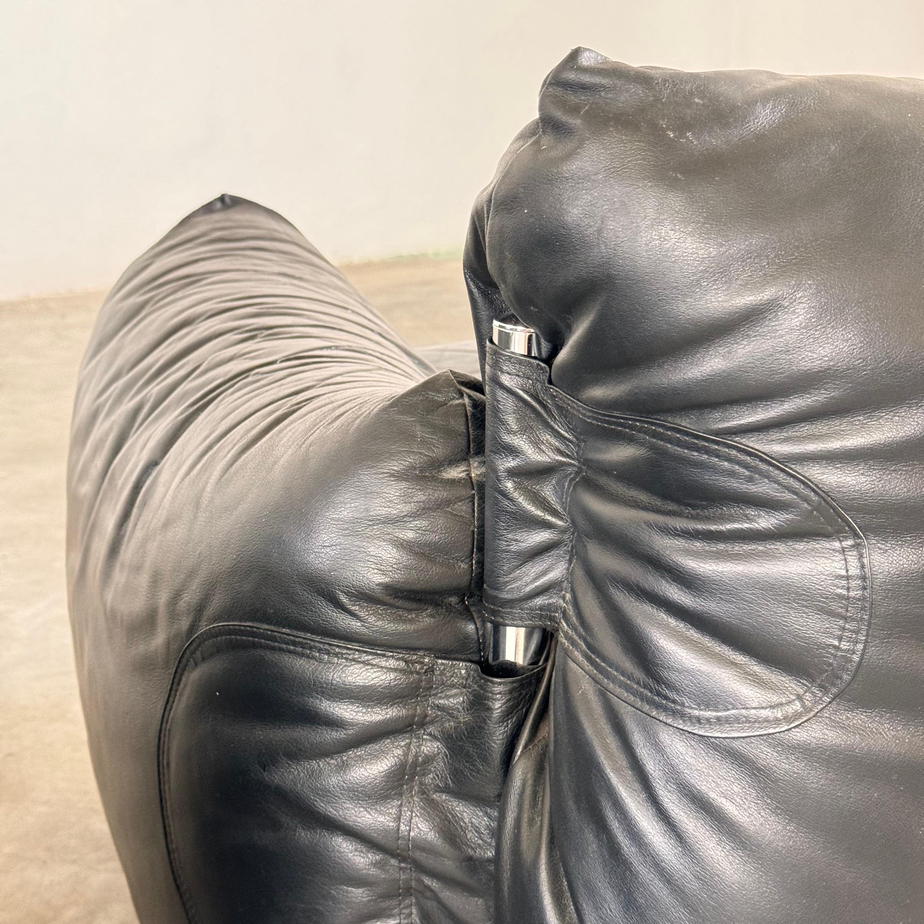 Set_of_2_Mid-Century_Armchairs_by_Giuseppe_Munari_for_Poltrona_Munari,_1970s