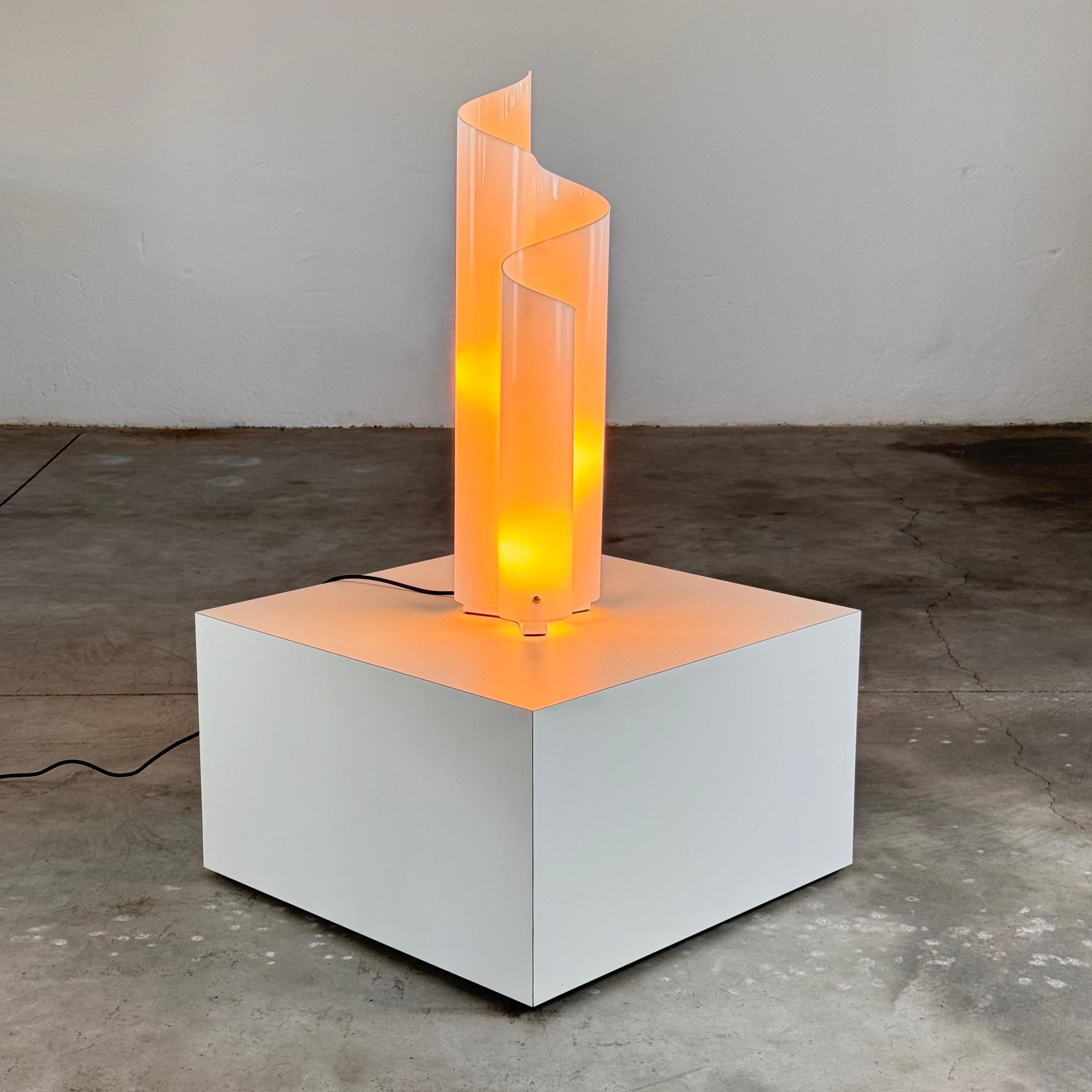 Mezzachimera_Table_Lamp_by_Vico_Magistretti_for_Artemide,_1969