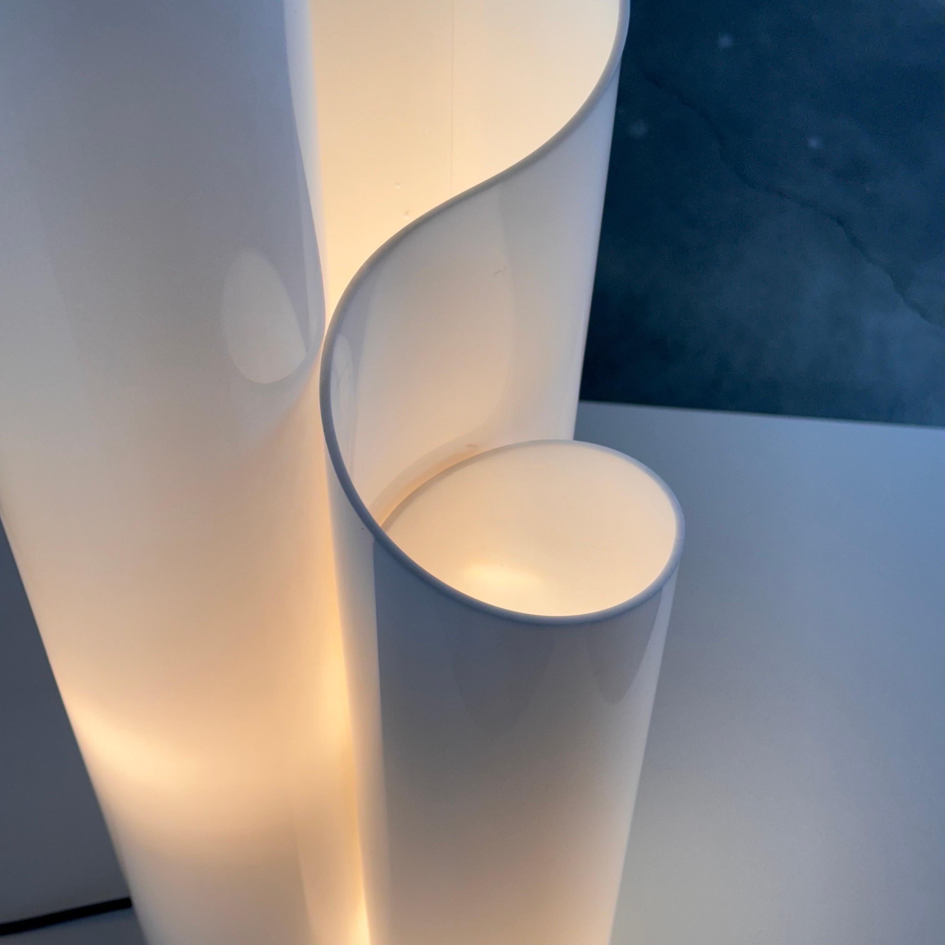 Mezzachimera_Table_Lamp_by_Vico_Magistretti_for_Artemide,_1969