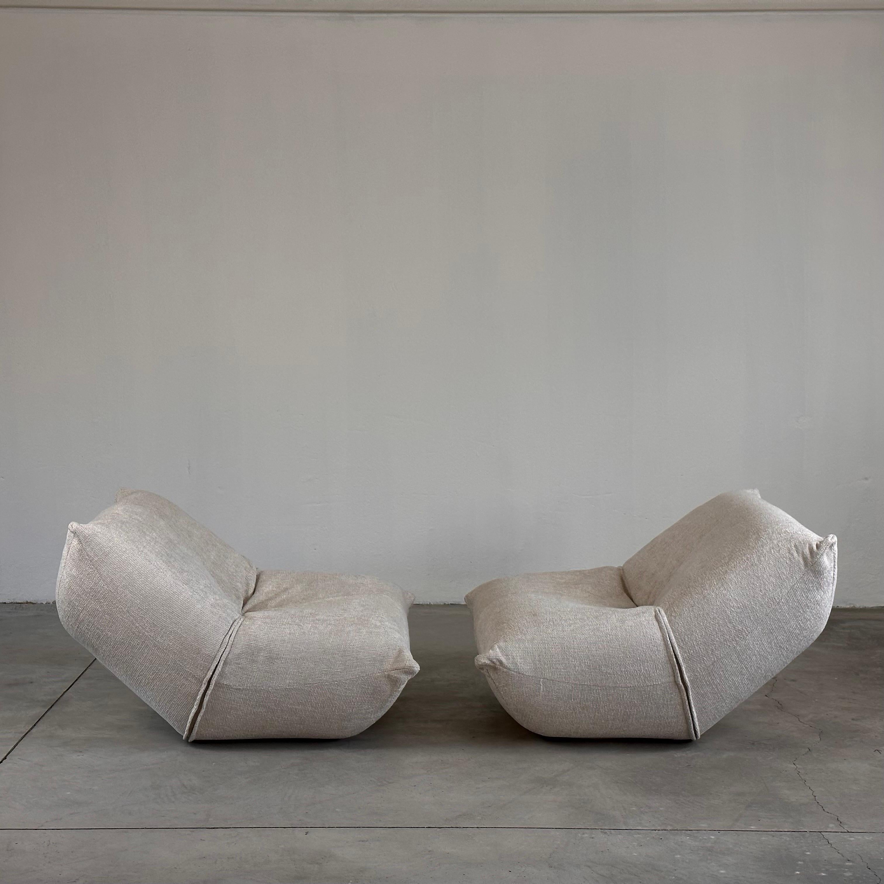 Set_of_2_Lounge_Chairs_‘Papillon’_by_Guido_Maria_Rosati_for_Giovannetti,_1970s