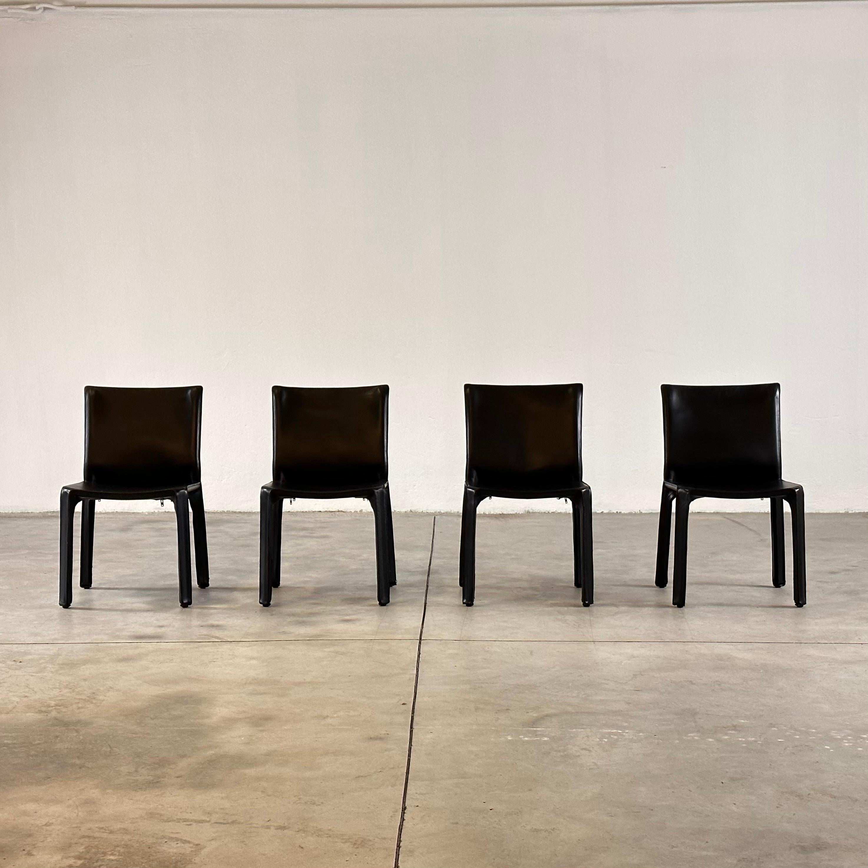 Set_of_4_CAB_412_Chairs_by_Mario_Bellini_for_Cassina_in_Black_Leather,_1970s