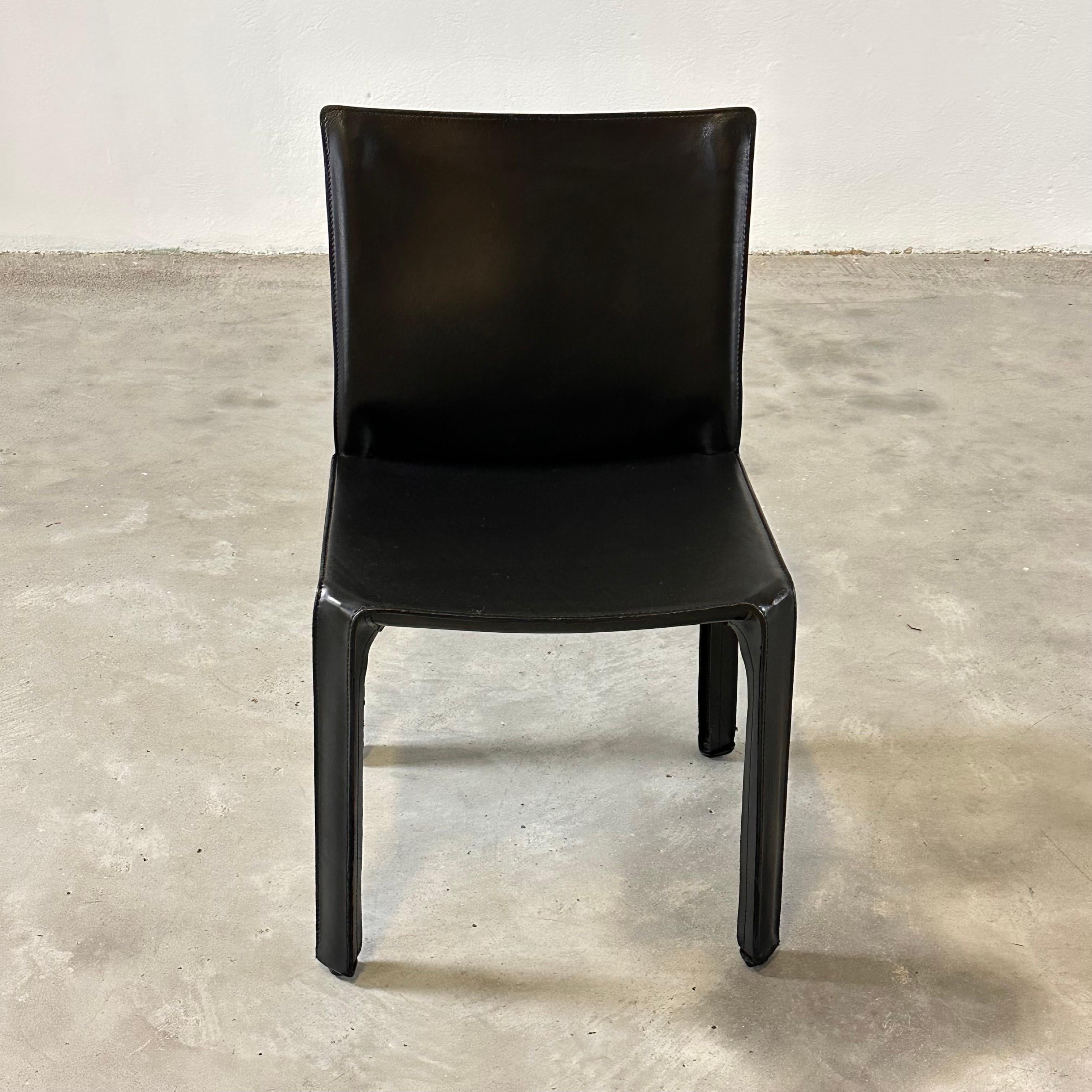 Set_of_4_CAB_412_Chairs_by_Mario_Bellini_for_Cassina_in_Black_Leather,_1970s
