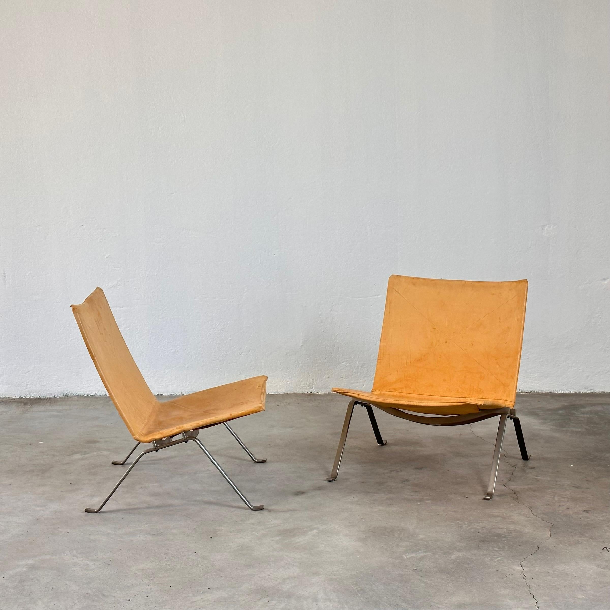 Poul_Kjaerholm_PK22_Lounge_Chairs_for_Fritz_Hansen_in_Cognac_Leather,_1956