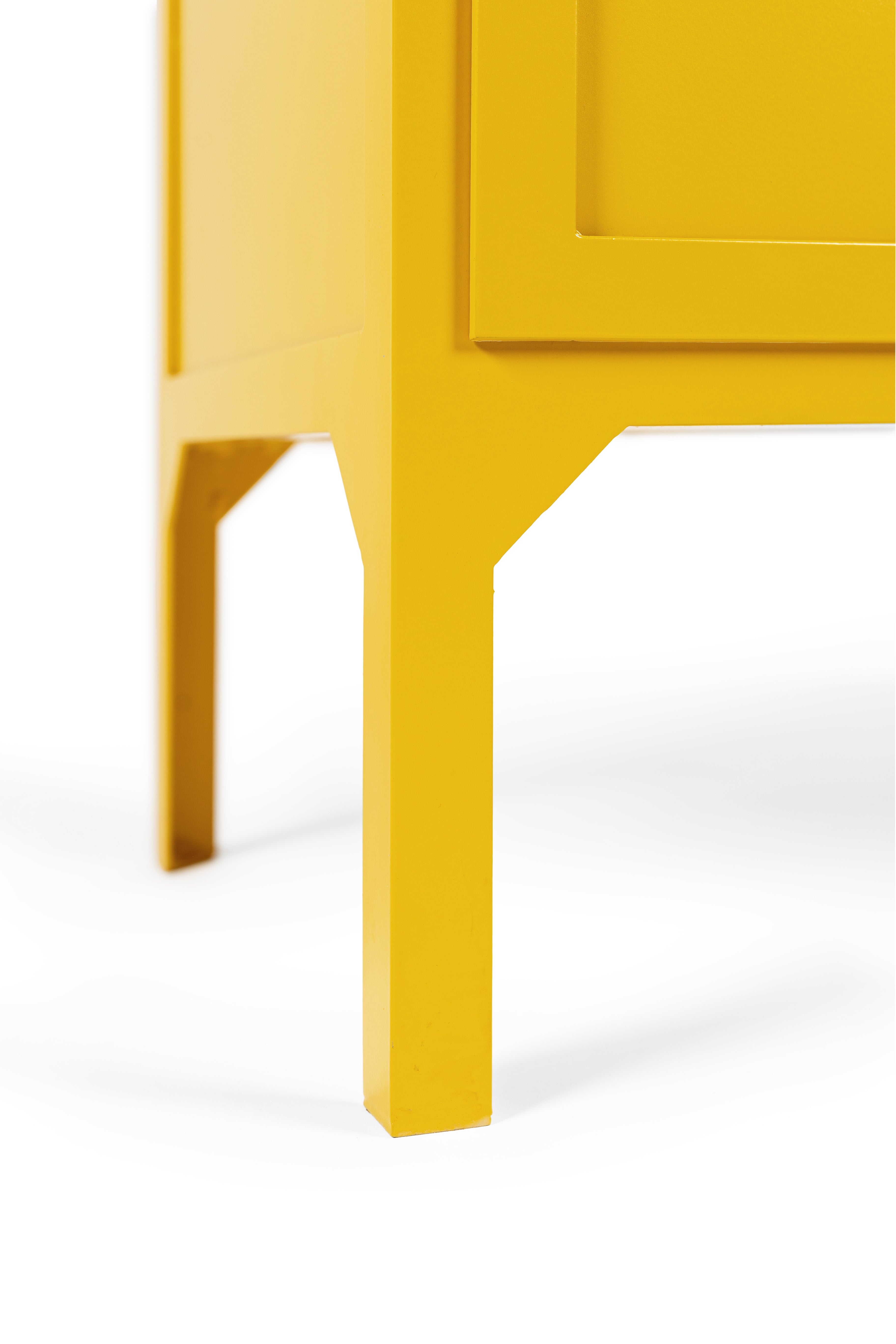 Bee_yellow__outfront_metal_cabinet_by_Ikigi
