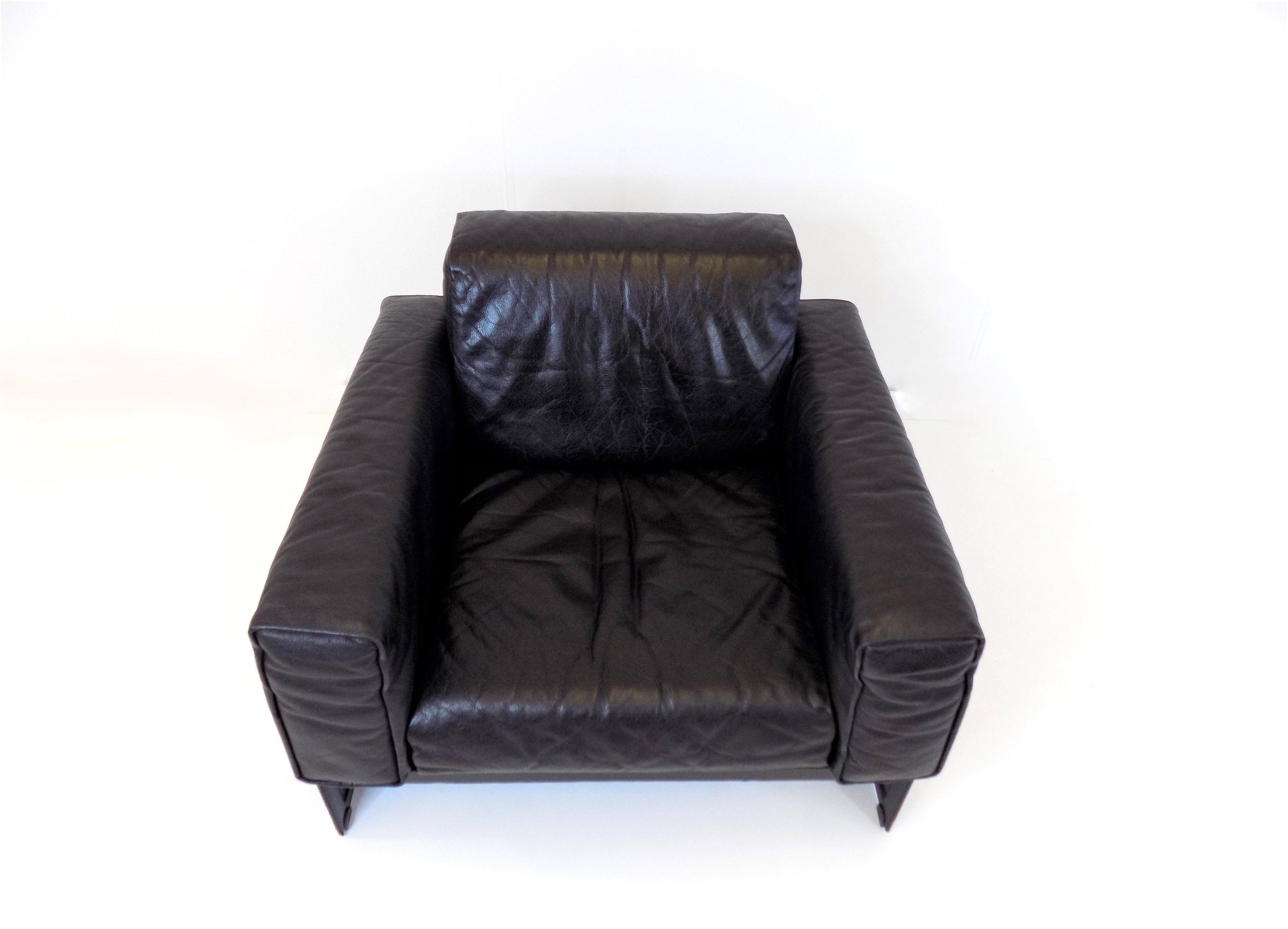 Matteo_Grassi_Korium_KM_3/1_leather_lounge_chair_by_Tito_Agnoli,_1980