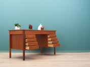 Teak_desk,_Danish_design,_1970s,_production:_Denmark