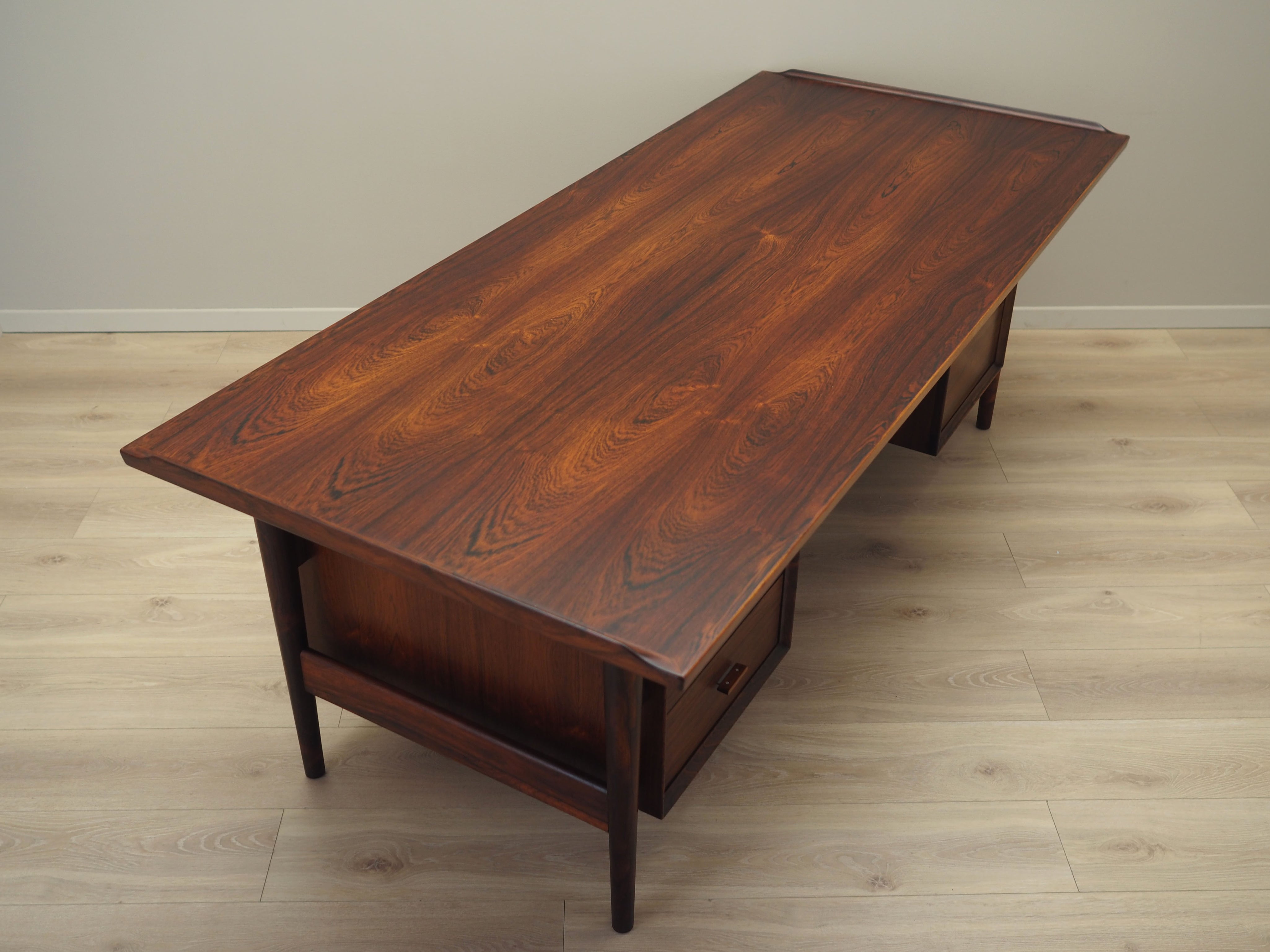 Rosewood_desk,_Danish_design,_1960s,_designer:_Arne_Vodder,_production:_Sibast