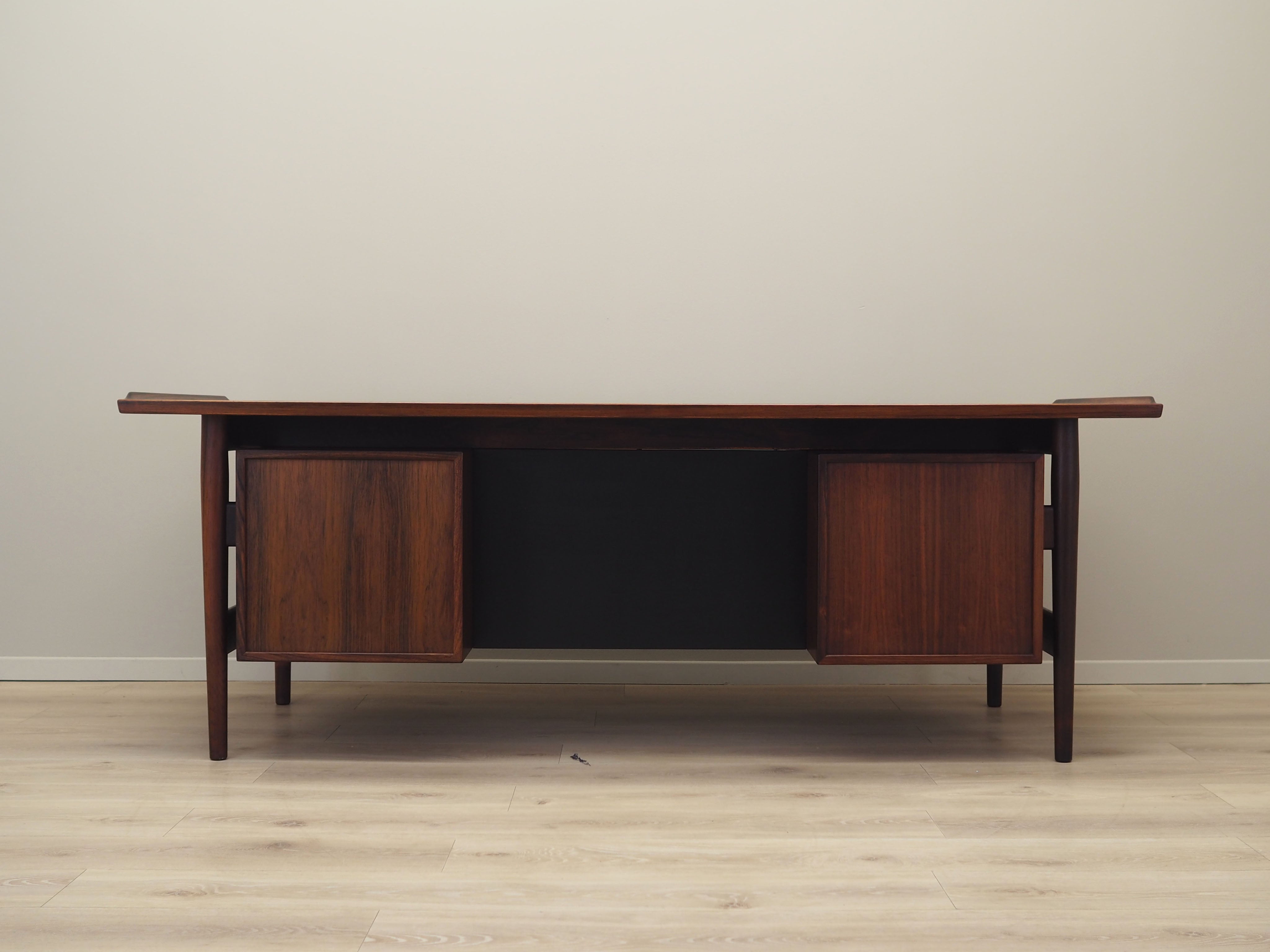 Rosewood_desk,_Danish_design,_1960s,_designer:_Arne_Vodder,_production:_Sibast