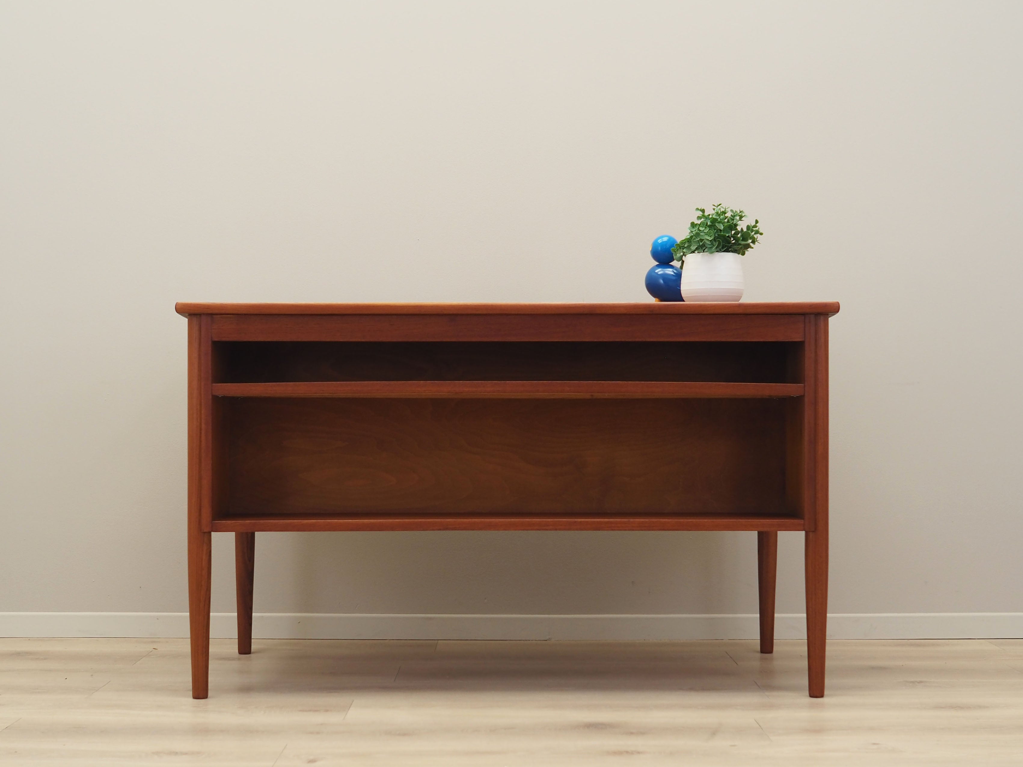 Teak_desk,_Danish_design,_1970s,_production:_Denmark