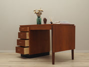 Teak_desk,_Danish_design,_1970s,_production:_Denmark