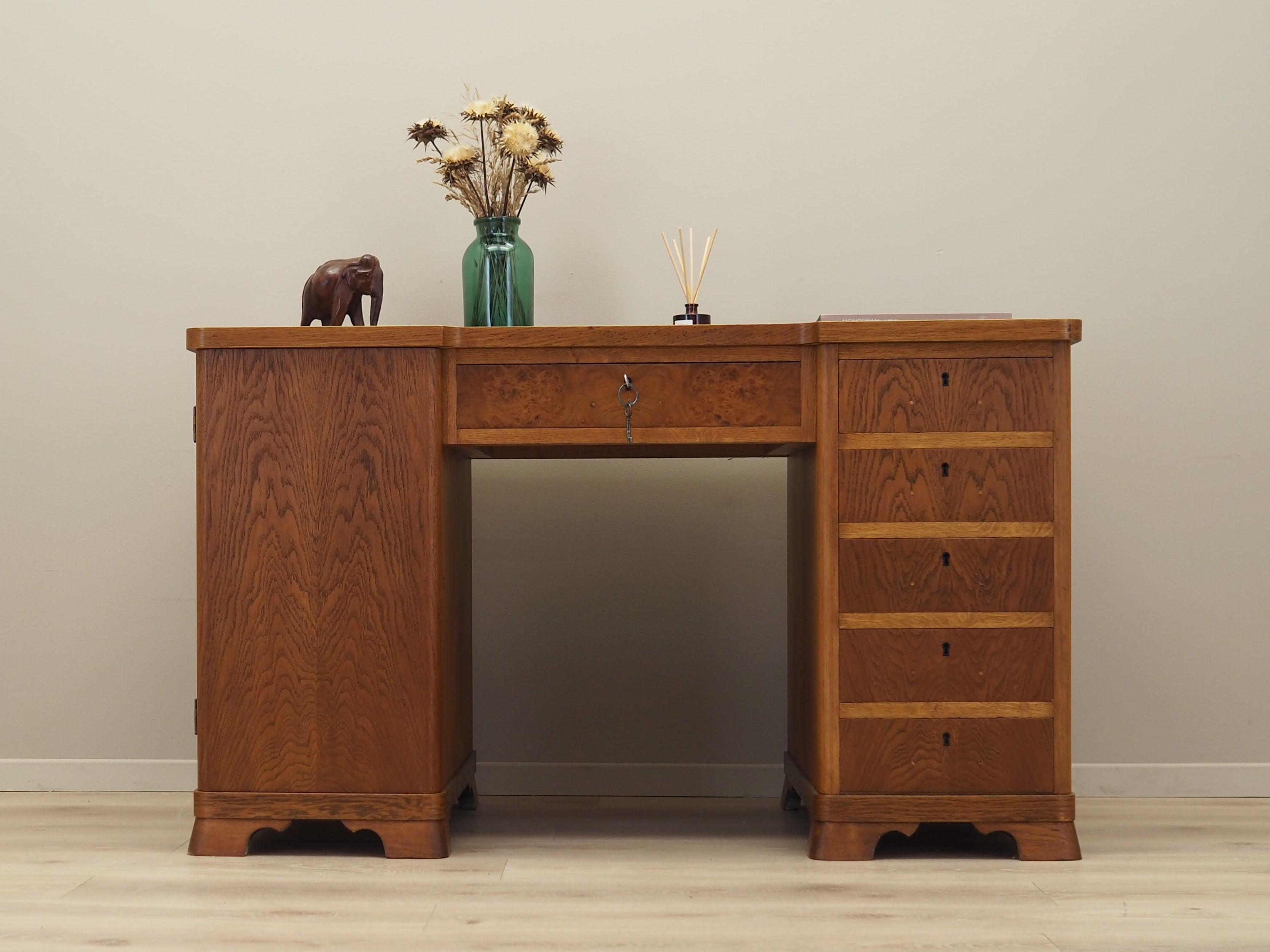 Oak_desk,_Danish_design,_1960s,_production:_Denmark