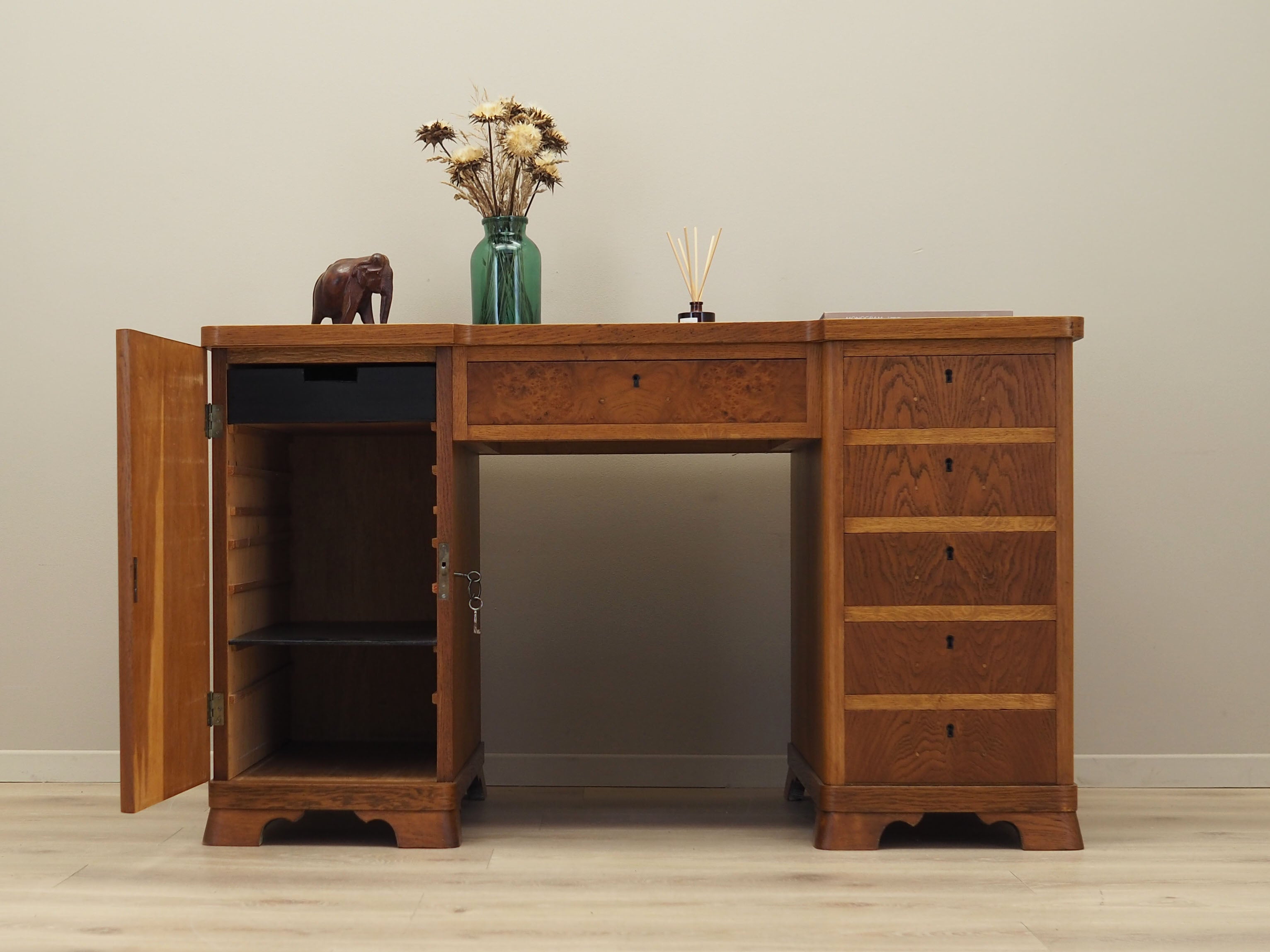 Oak_desk,_Danish_design,_1960s,_production:_Denmark