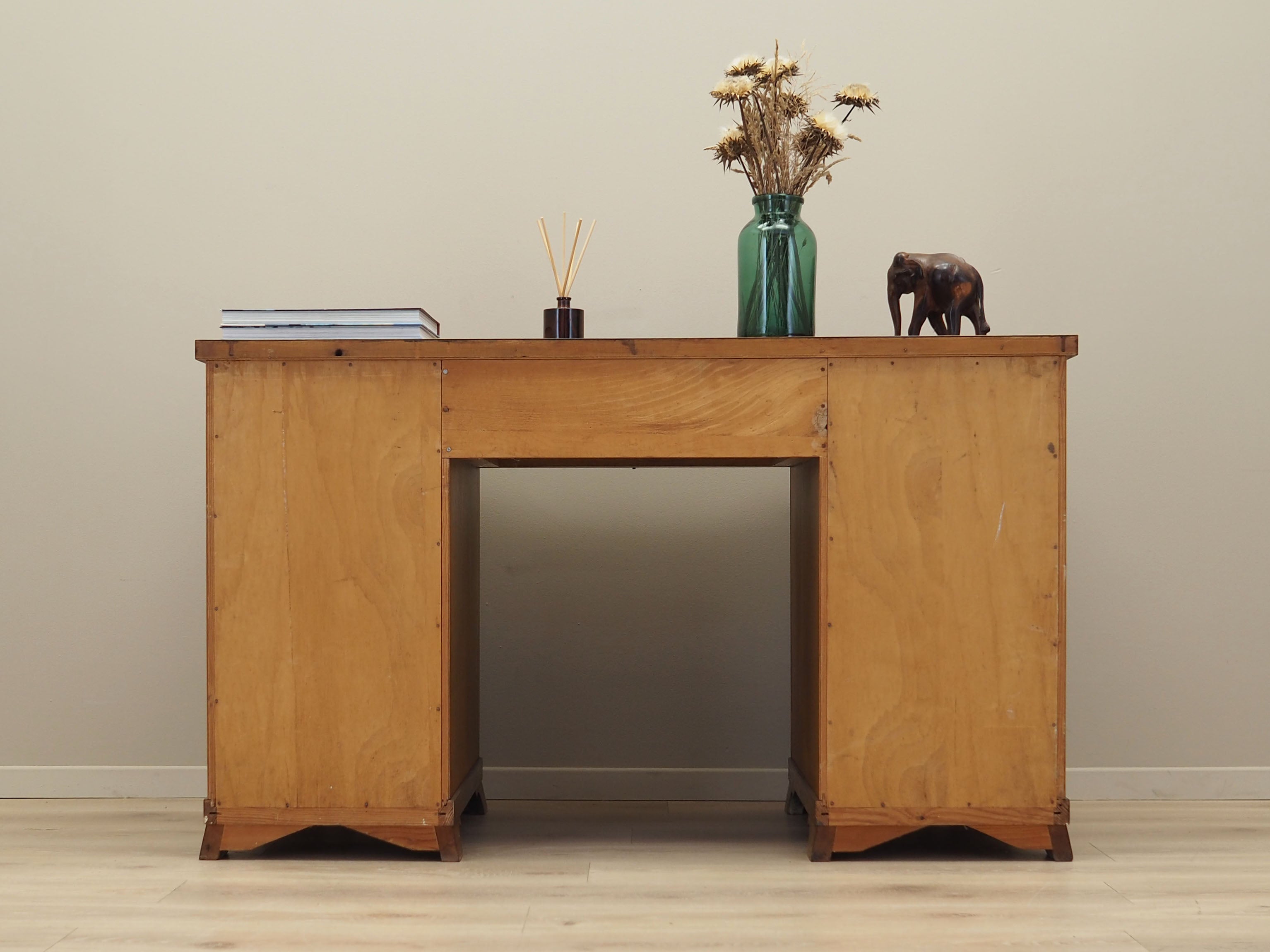 Oak_desk,_Danish_design,_1960s,_production:_Denmark