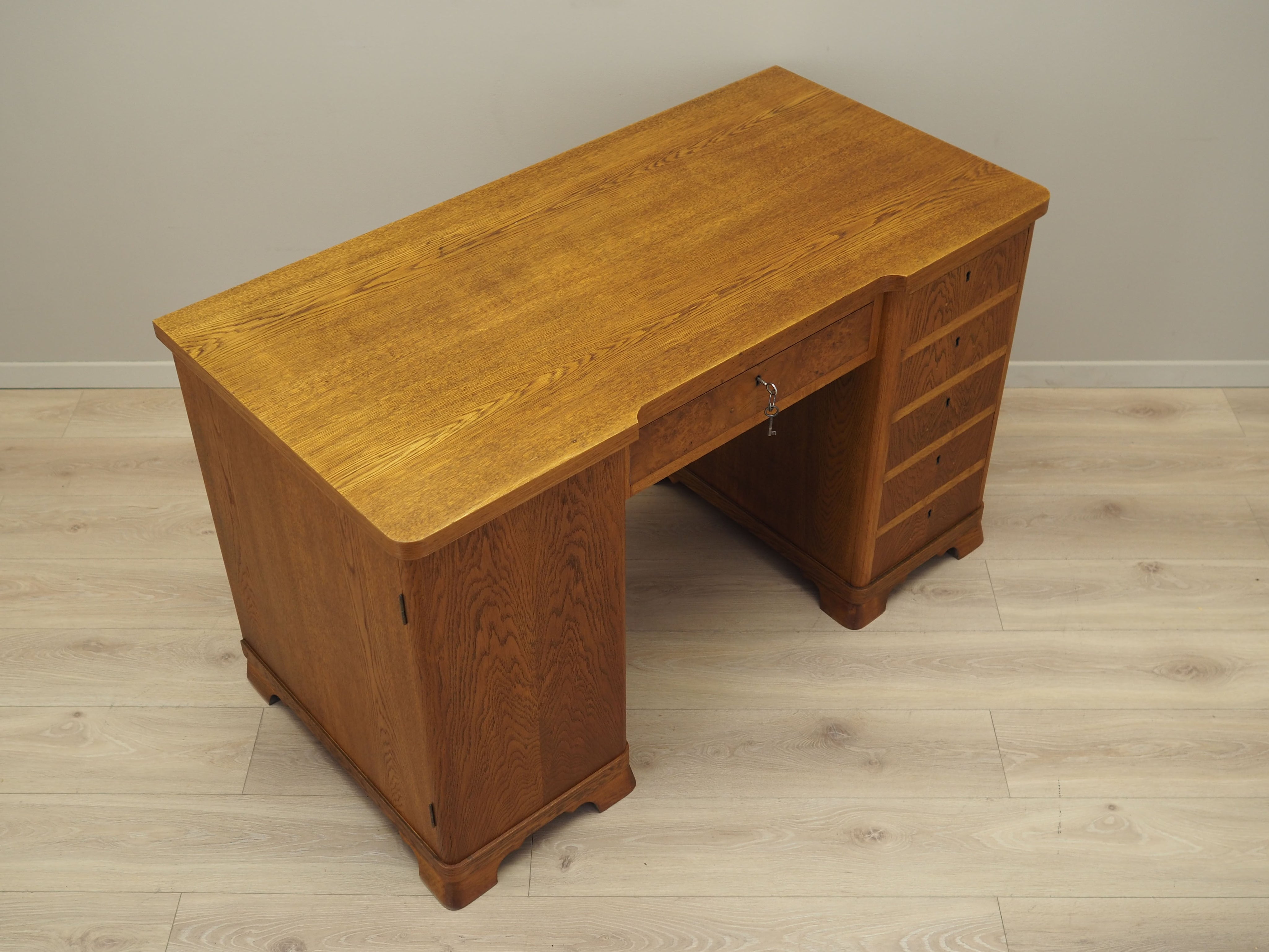 Oak_desk,_Danish_design,_1960s,_production:_Denmark