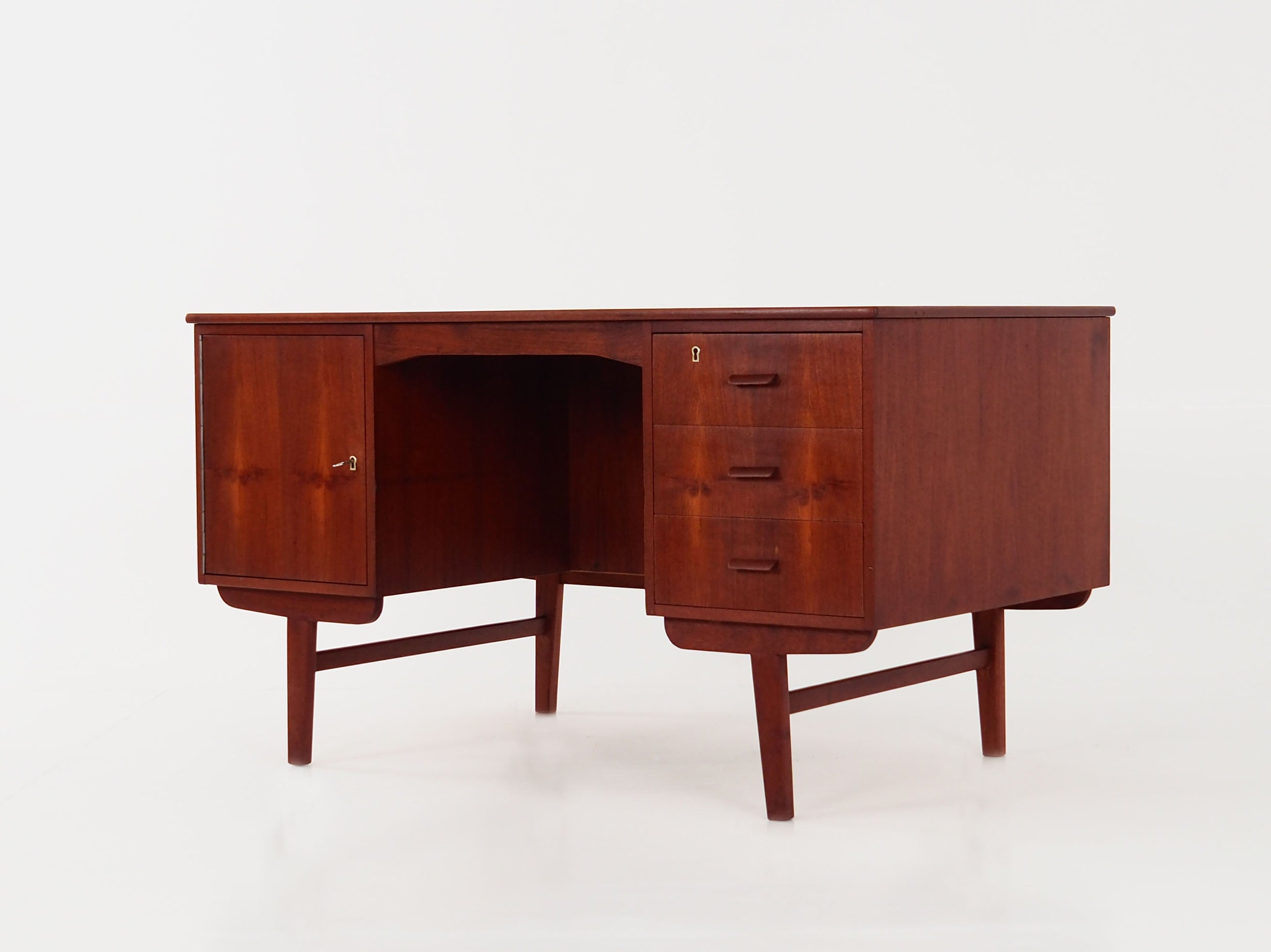 Teak_desk,_Danish_design,_1970s,_production:_Denmark