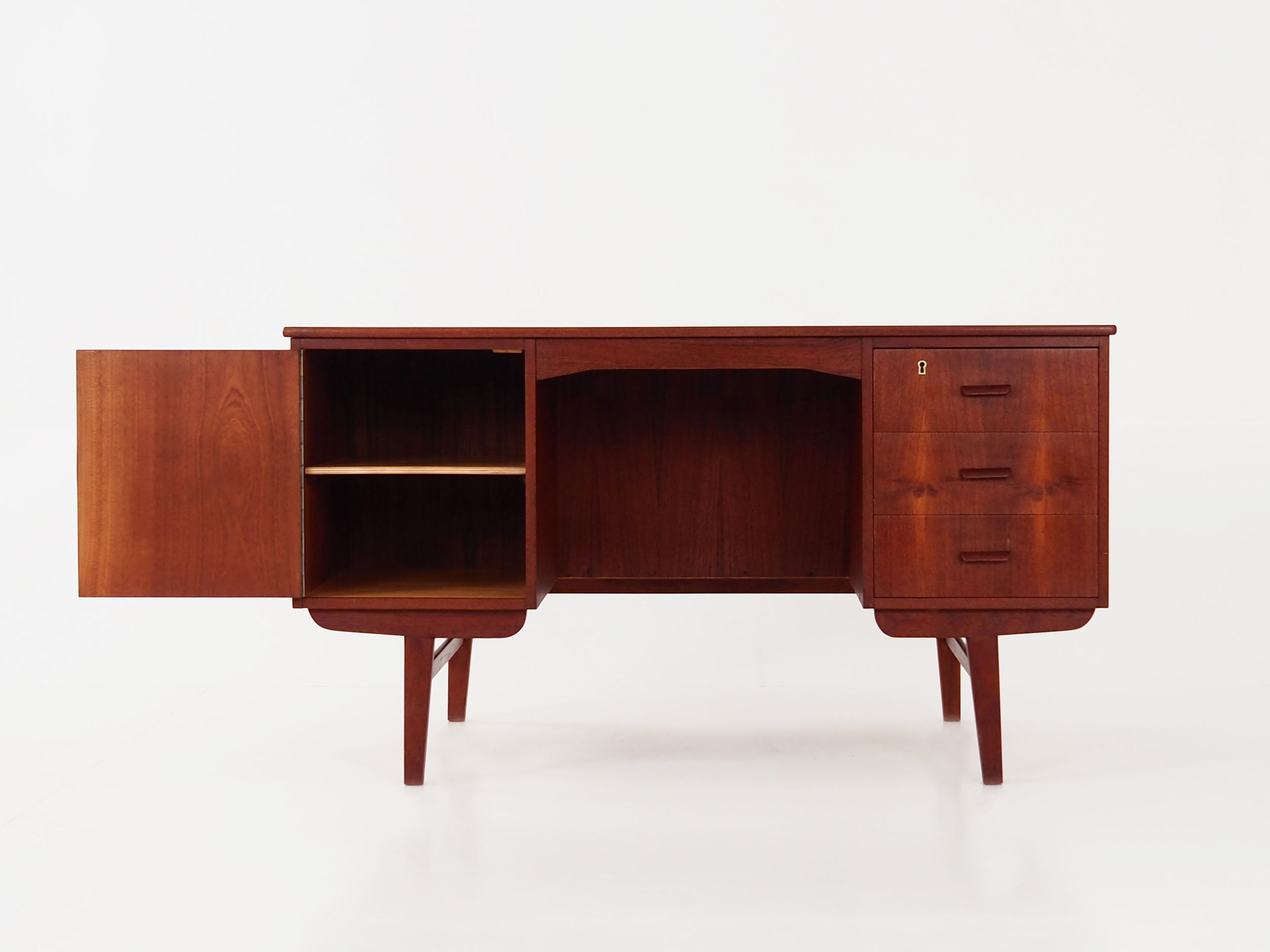Teak_desk,_Danish_design,_1970s,_production:_Denmark