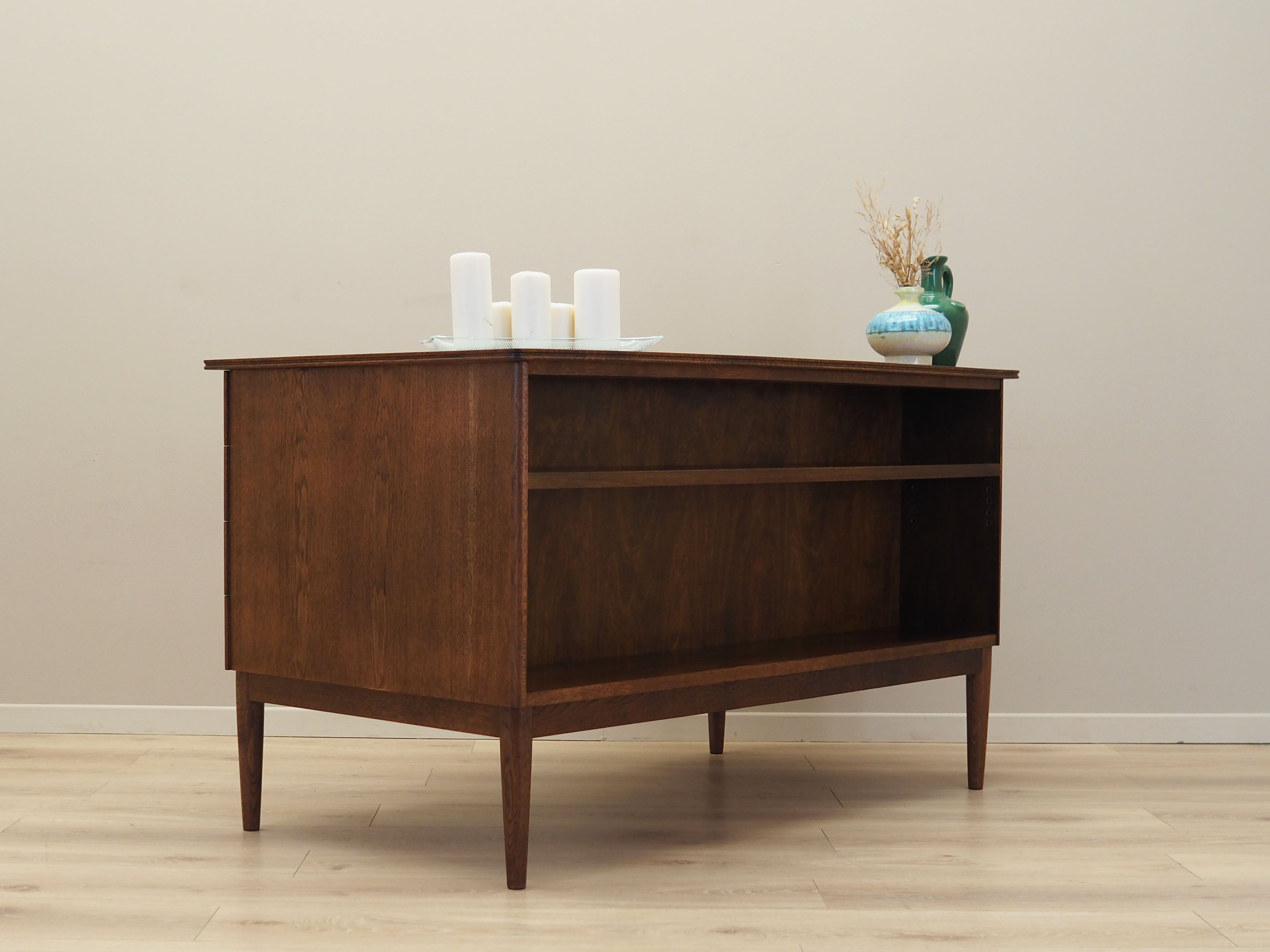 Oak_desk,_Danish_design,_1970s,_production:_Denmark