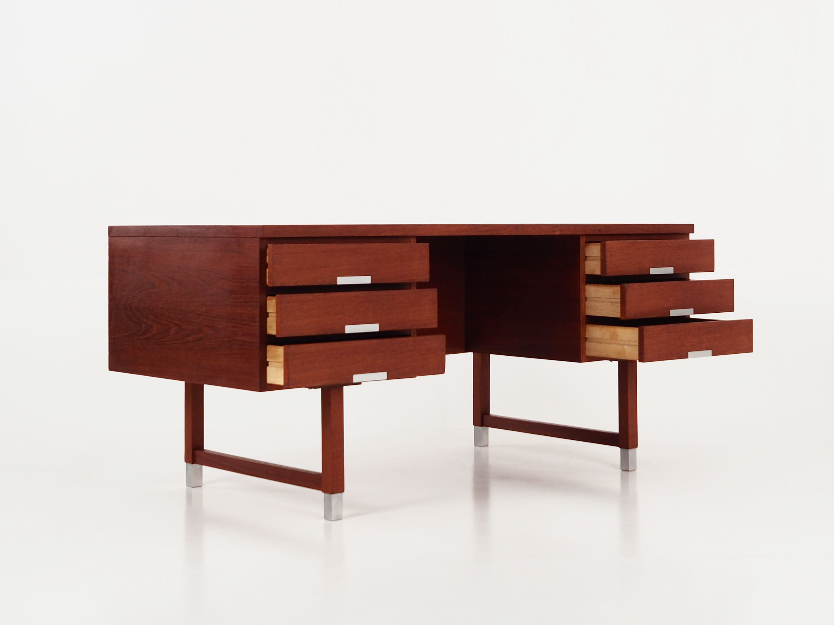 Oak_desk,_Danish_design,_1970s,_manufacturer:_Eigil_Petersens_Møbelfabrik