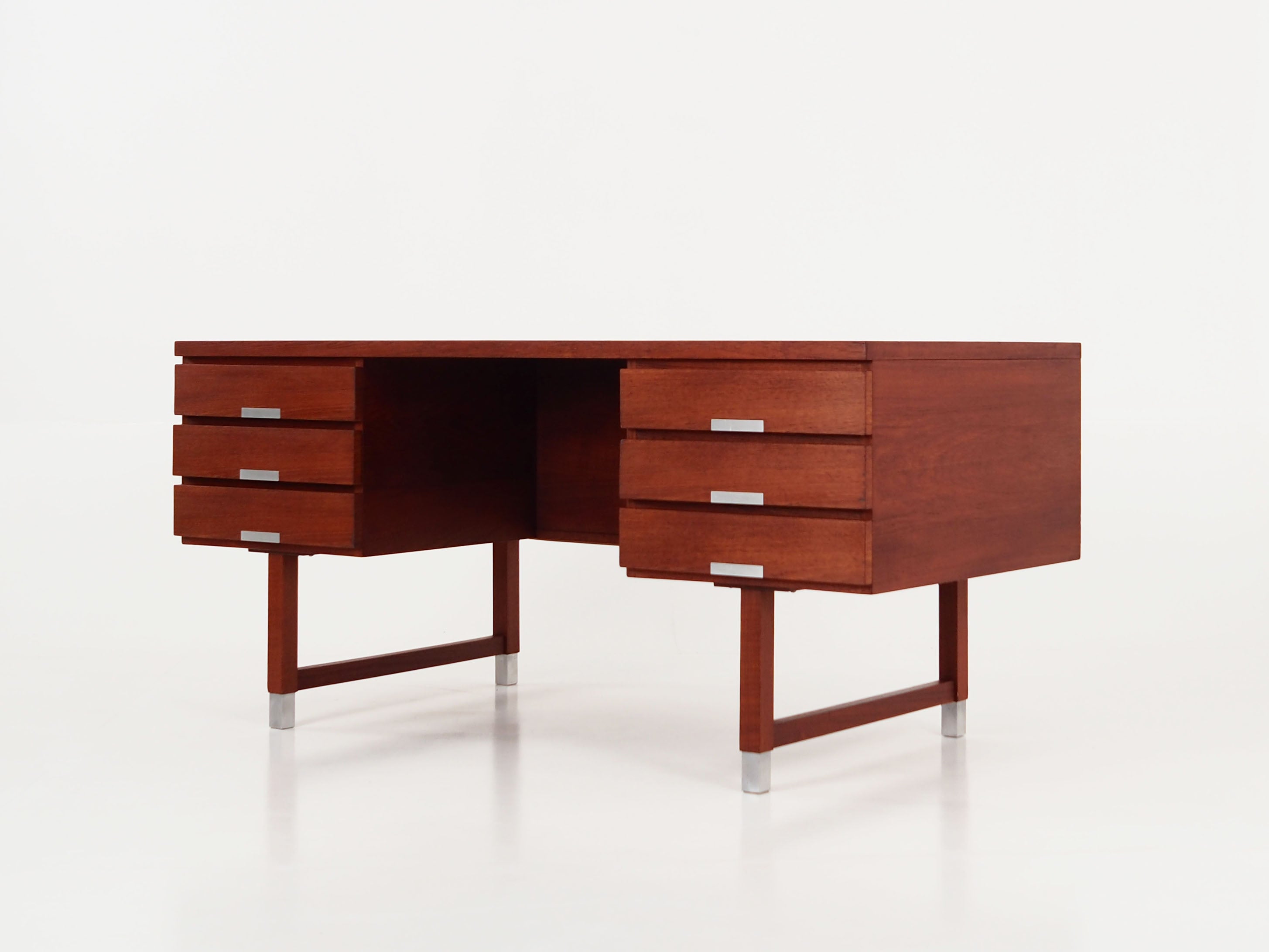 Oak_desk,_Danish_design,_1970s,_manufacturer:_Eigil_Petersens_Møbelfabrik