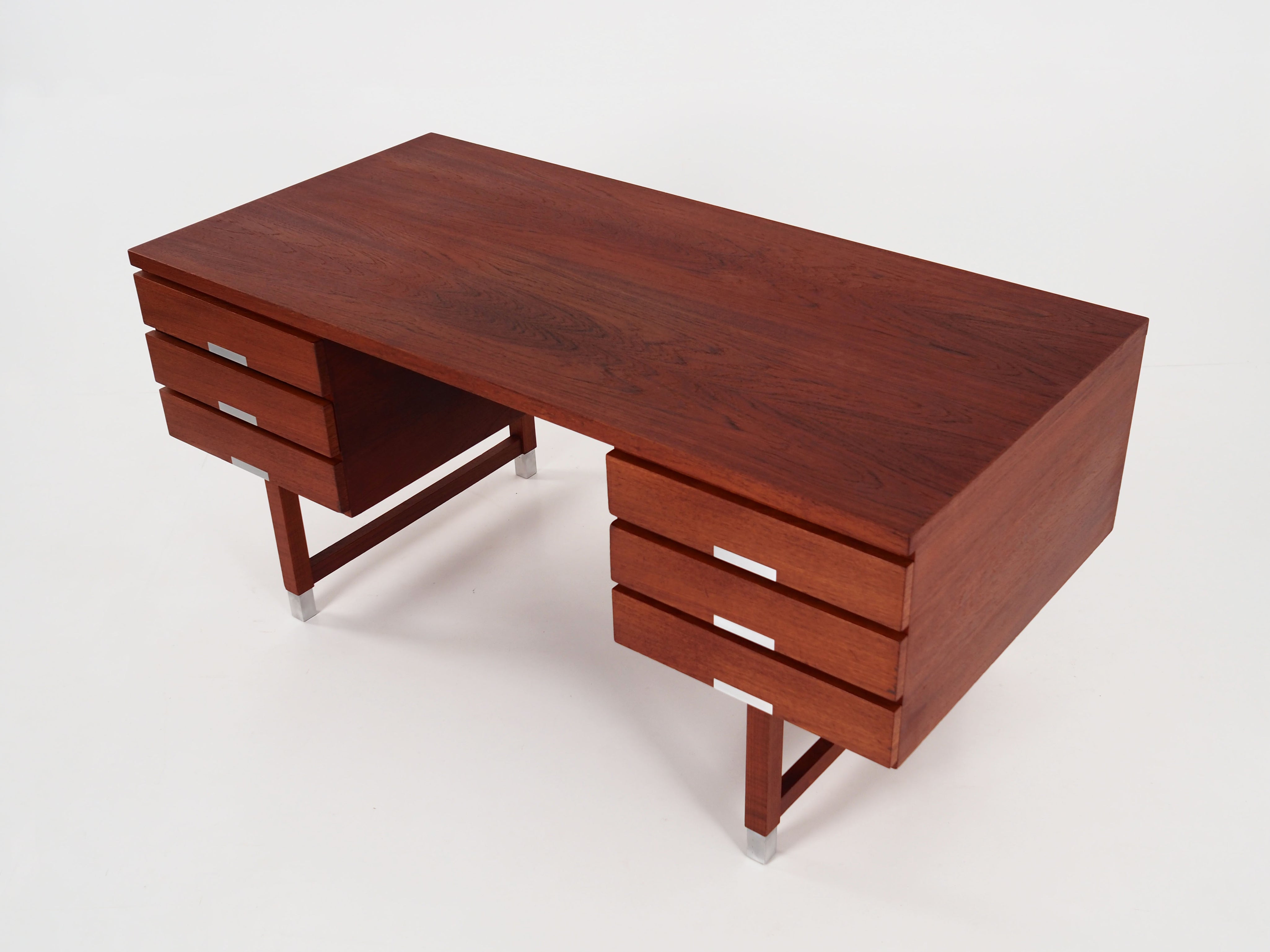 Oak_desk,_Danish_design,_1970s,_manufacturer:_Eigil_Petersens_Møbelfabrik